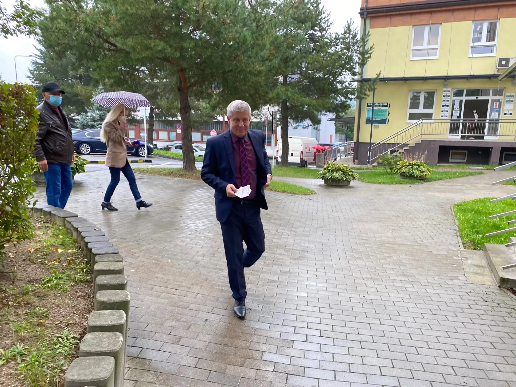 Minister zdravotníctva Vladimír Lengvarský prišiel 17. septembra do bardejovskej nemocnice oboznámiť sa s epidemiologickou situáciou.