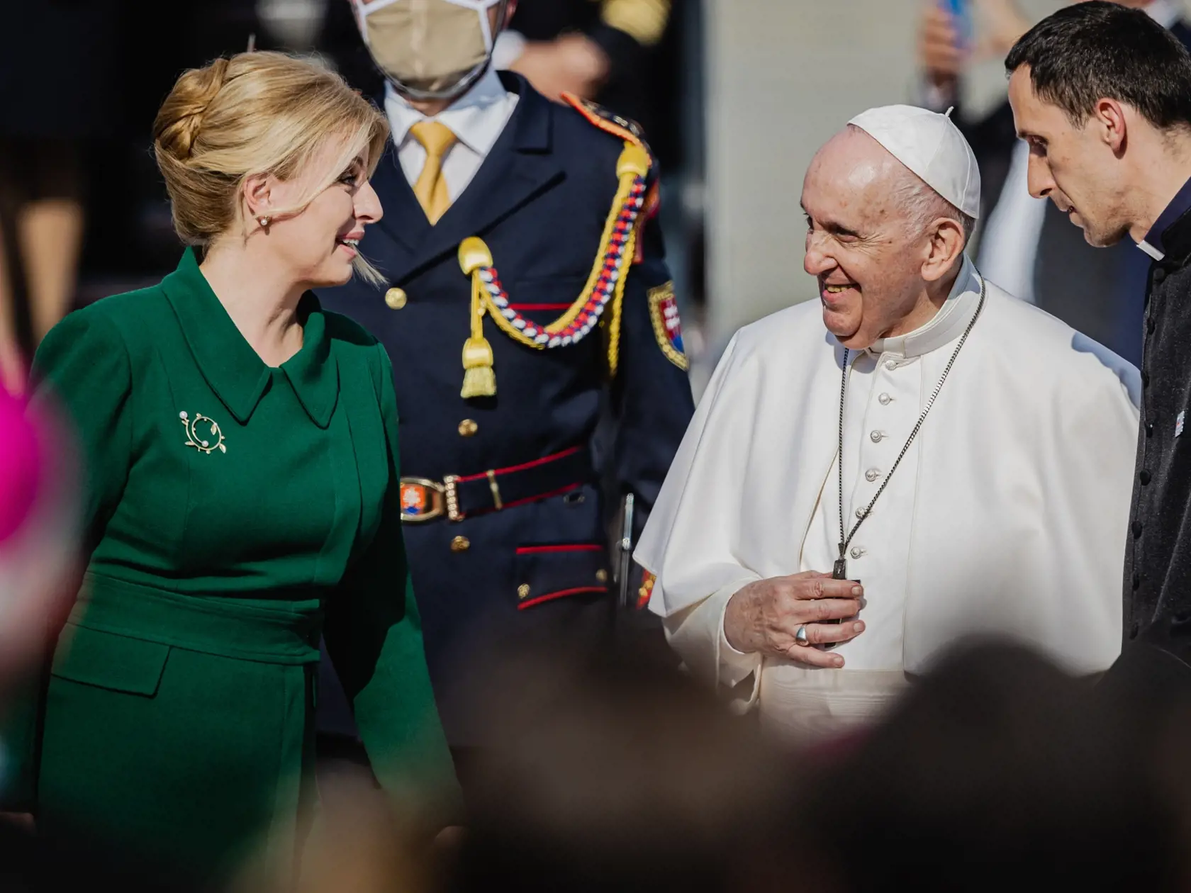 Pápež František priletel  na štvordňovú návštevu Slovenskej republiky. Na snímke Pápež František prezidentka Zuzana Čaputová.