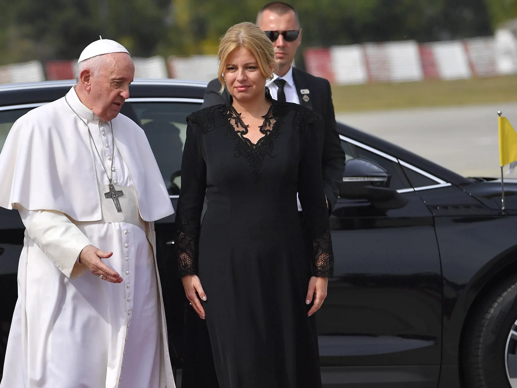 Pápež František ukončil  oficiálnu návštevu Slovenska, keď Zuzane Čaputovej zomrel otec.