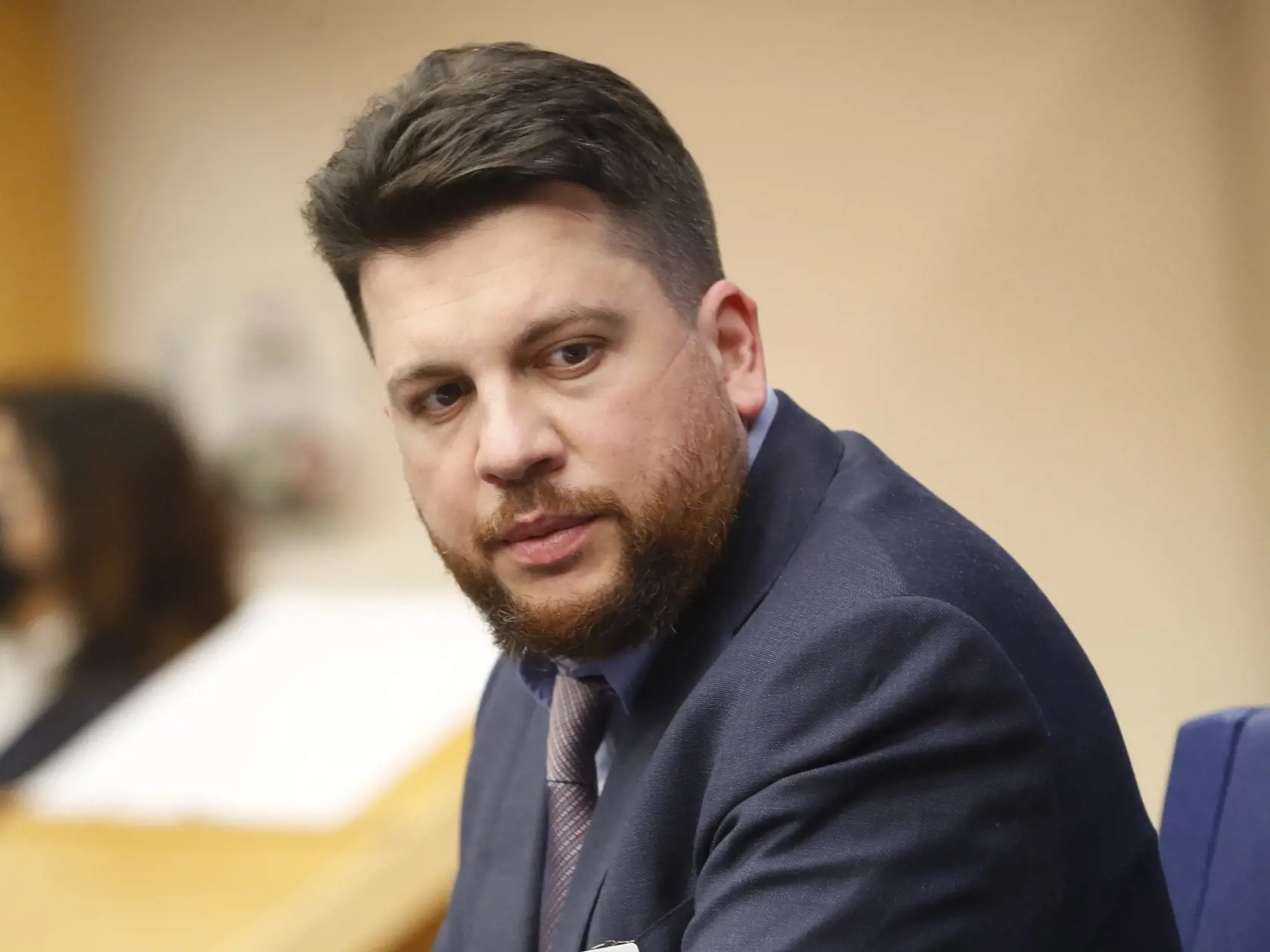 Leonid Volkov, spojenec väzneného kritika Kremľa Alexeja Navaľného, počas tlačovej konferencie v Európskom parlamente v Štrasburgu 14. decembra 2021.