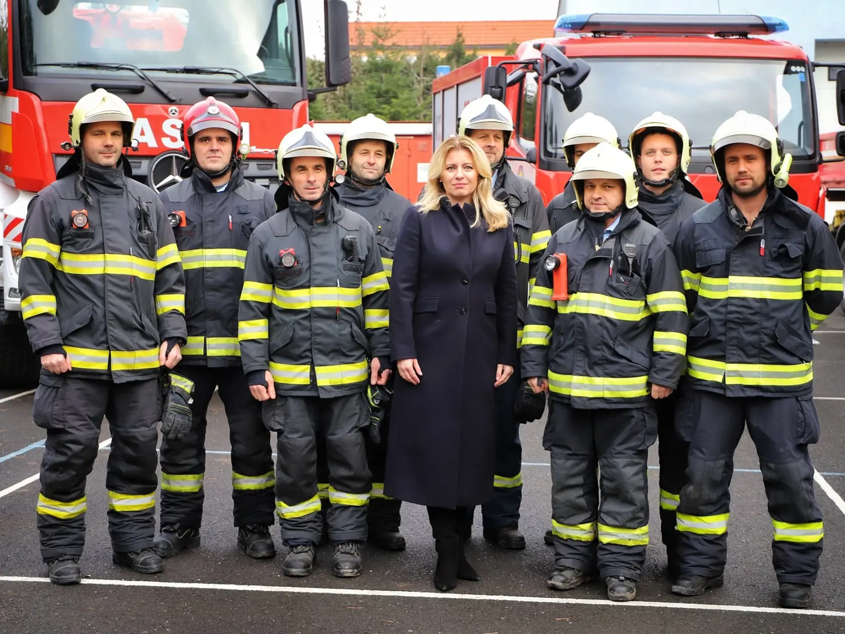 Zuzana Čaputová sa v Prešove 10 dní po výbuchu plynu v bytovke na Mukačevskej  stretla s hasičmi ale aj s obeťami tragédie.