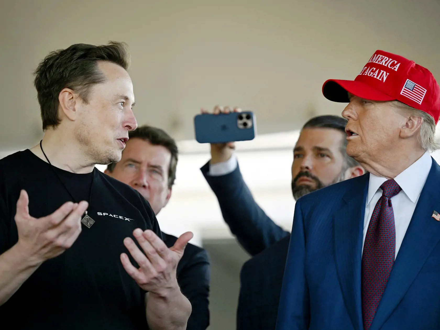 Elon a Donald. Jeden z najbohatších mužov sveta podporil Trumpovu kampaň viac než sto miliónmi dolárov.