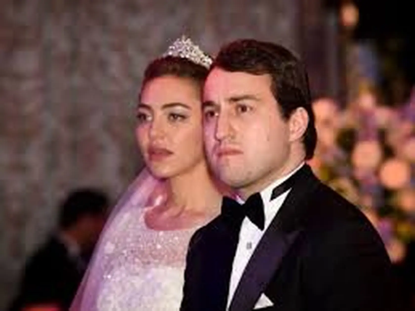 Khadija Uzhakhova, o 9 rokov mladšia ako ženích, bola v čase svadby len 20-ročná a študentka stomatológie. V očiach verejnosti sa stala princeznou z rozprávky – nielen kvôli svojej kráse, ale najmä kvôli veľkoleposti svadobného dňa.

