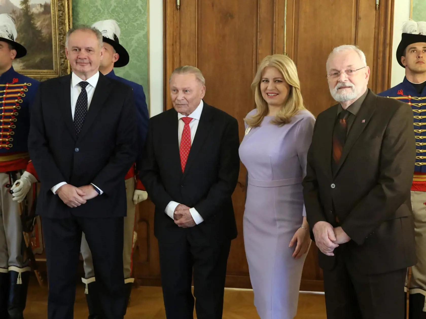 Zuzana Čaputová s bývalými prezidentmi.