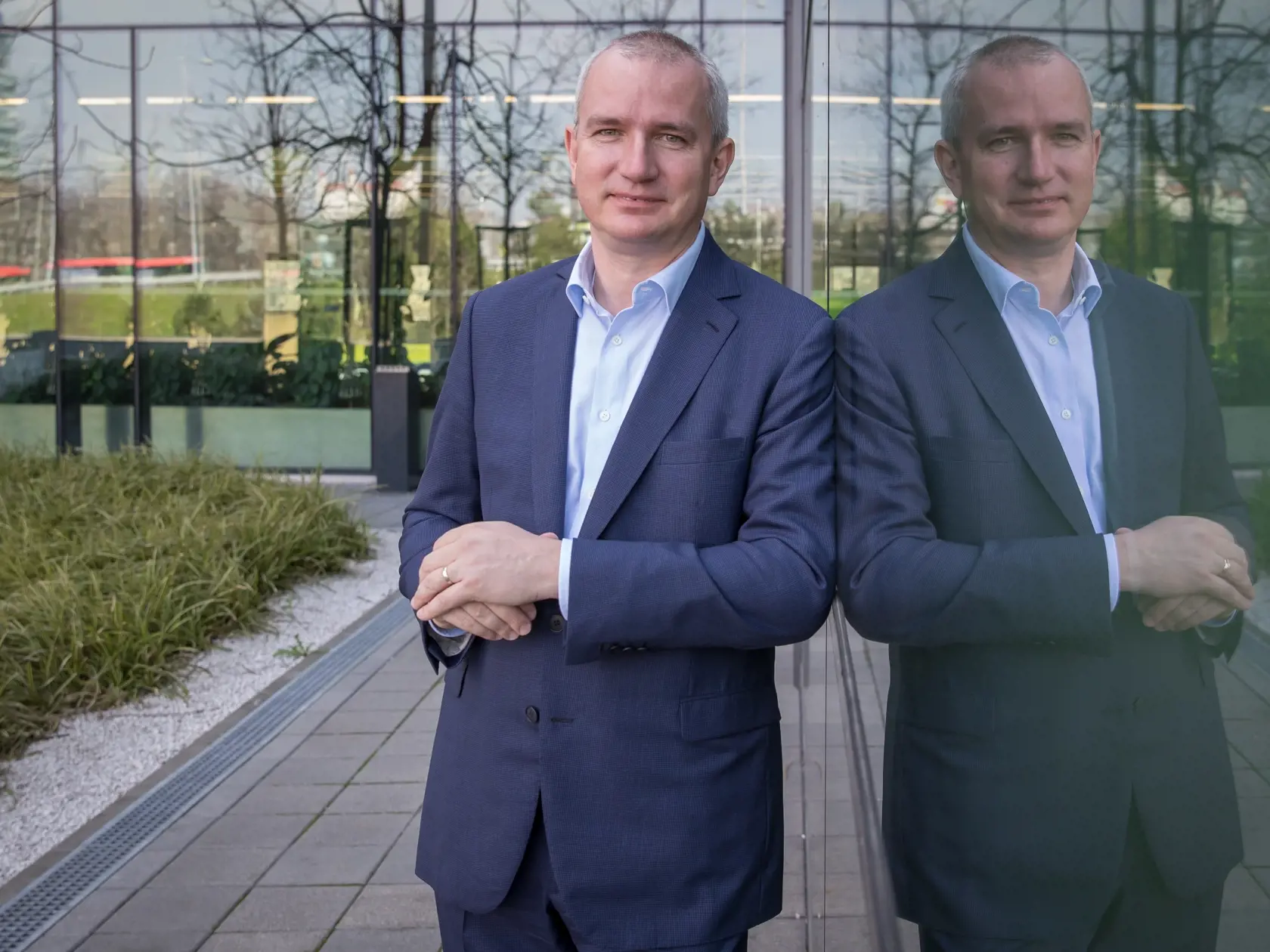 Súčasný spolumajiteľ Penty a top manažér Eduard Maták prestane byť na konci roku 2021 spolumajiteľom celej skupiny Penta a projektovým lídrom zodpovedným za zdravotníctvo.