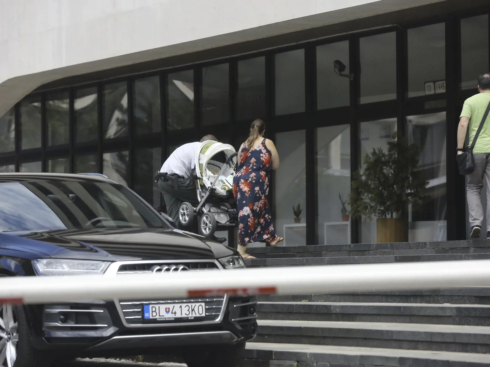 Paparazzi P7 ,, Raj na ministerstve "

Statna tajomnicka Maria Kolikova kocikuje
