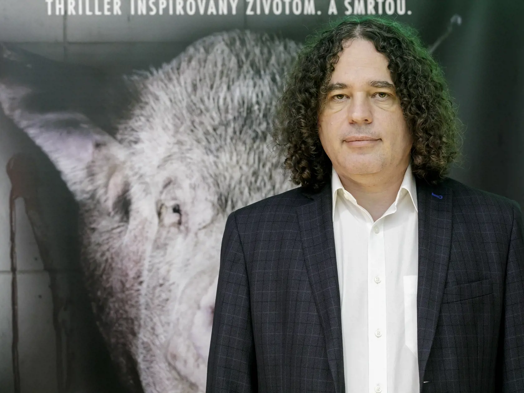 Na snímke politický komentátor, spisovateľ a autor námetu Arpád Soltész pred slávnostnou premiérou slovenského filmu Sviňa v Bratislave 4. februára 2020. FOTO TASR - Dano Veselský