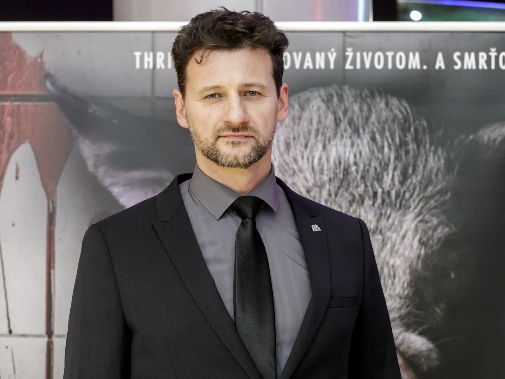 Na snímke herec Marko Igonda, ktorý stvárnil postavu Boba pred slávnostnou premiérou slovenského filmu Sviňa v Bratislave 
4. februára 2020. FOTO TASR - Dano Veselský