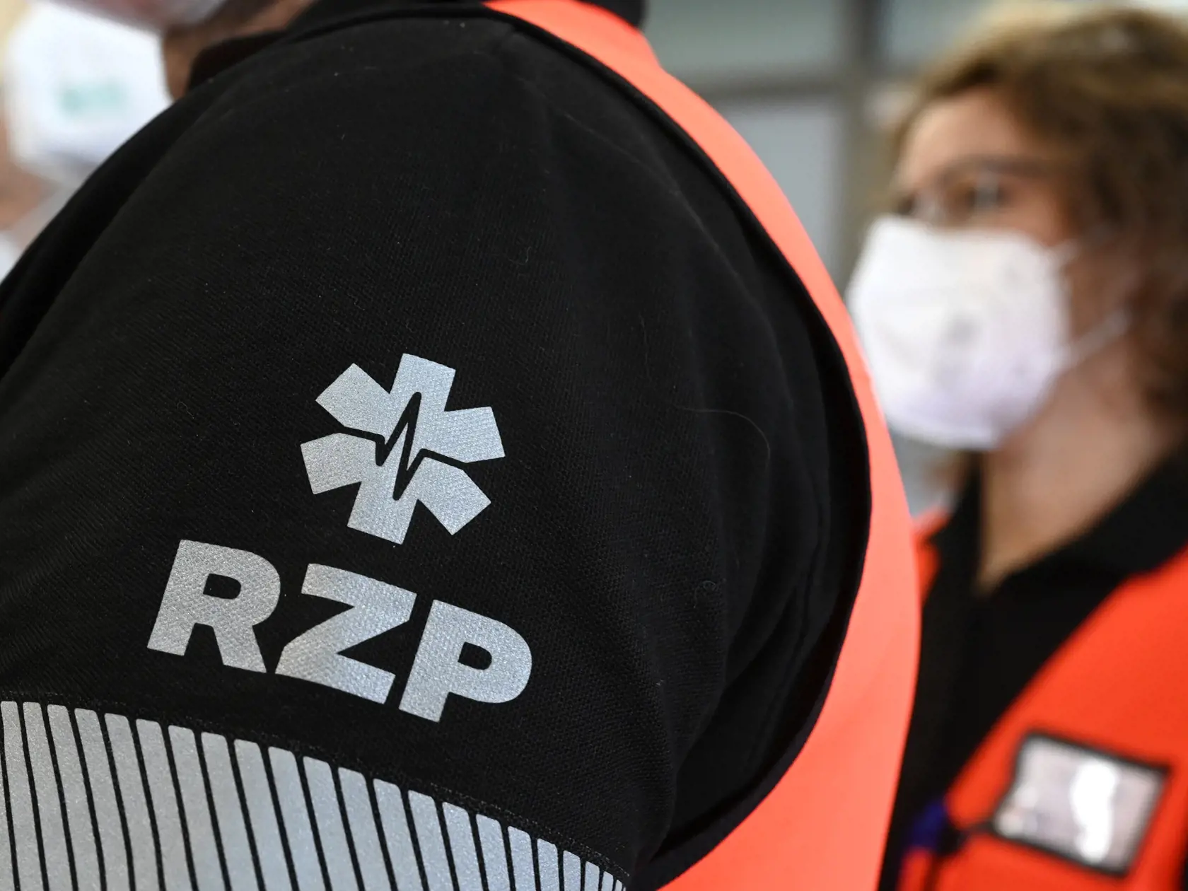 Na snímke zamestnanci RZP v novootvorenom Edukačnom centre RZP, 19. októbra 2021 v Trenčíne. Centrum je určené na vzdelávanie a praktický tréning zdravotníckych pracovníkov v neodkladnej resuscitácii. FOTO TASR - Radovan Stoklasa