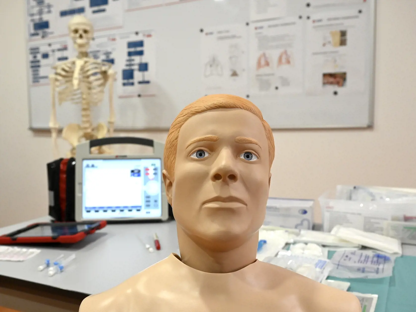 Na snímke vybavenie ambulancie lekára v novootvorenom Edukačnom centre RZP, 19. októbra 2021 v Trenčíne. Centrum je určené na vzdelávanie a praktický tréning zdravotníckych pracovníkov v neodkladnej resuscitácii. FOTO TASR - Radovan Stoklasa