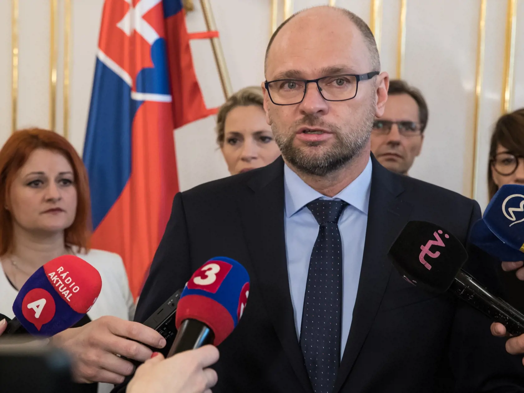 Lucia Ďuriš Nicholsonová a Richard Sulík strávili v SaS viac než jedno desaťročie. Sulík sa teraz vyjadril k jej odchodu.