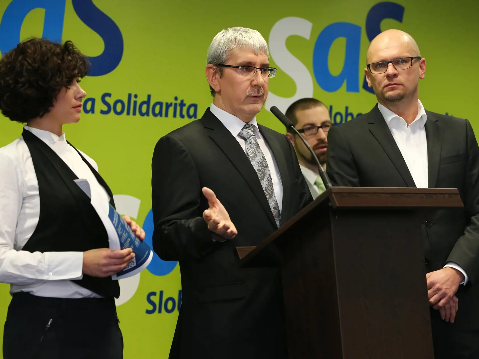 Lucia Ďuriš Nicholsonová a Richard Sulík strávili v SaS viac než jedno desaťročie. Sulík sa teraz vyjadril k jej odchodu.