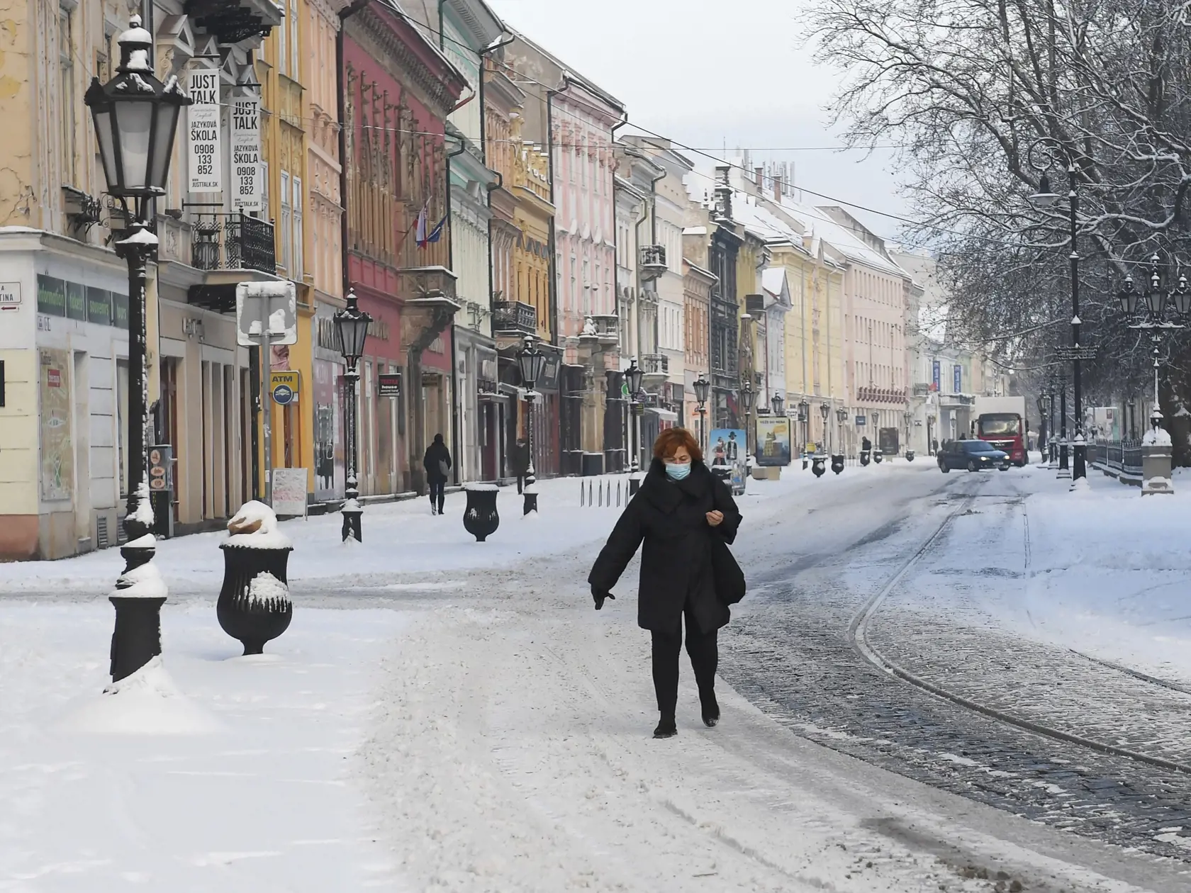 Zasnežená Hlavná ulica v Košiciach.