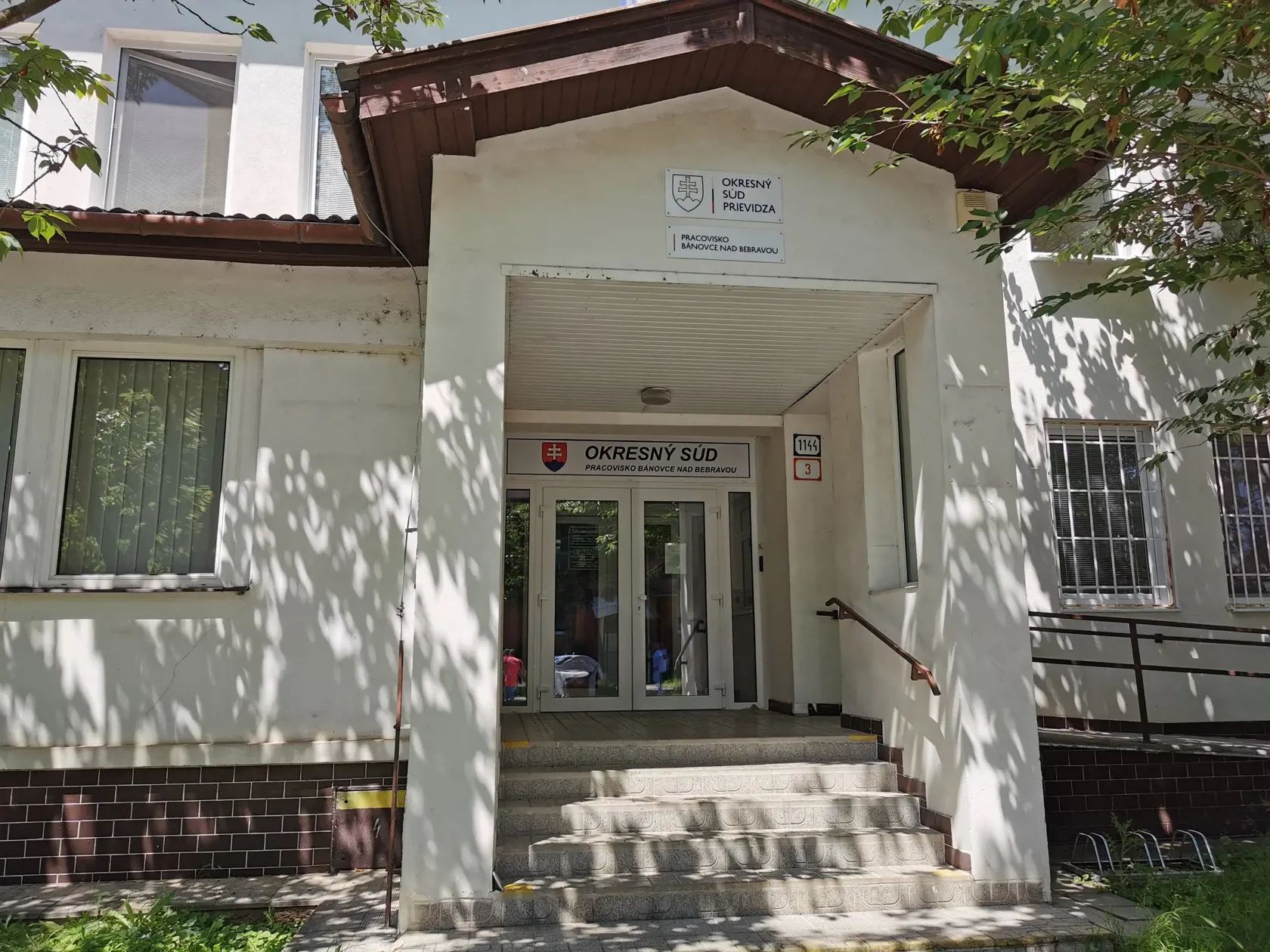 O spore medzi Národnou diaľničnou spoločnosťou a mestom Bánovce nad Bebravou rozhoduje Okresný súd v Bánovciach.