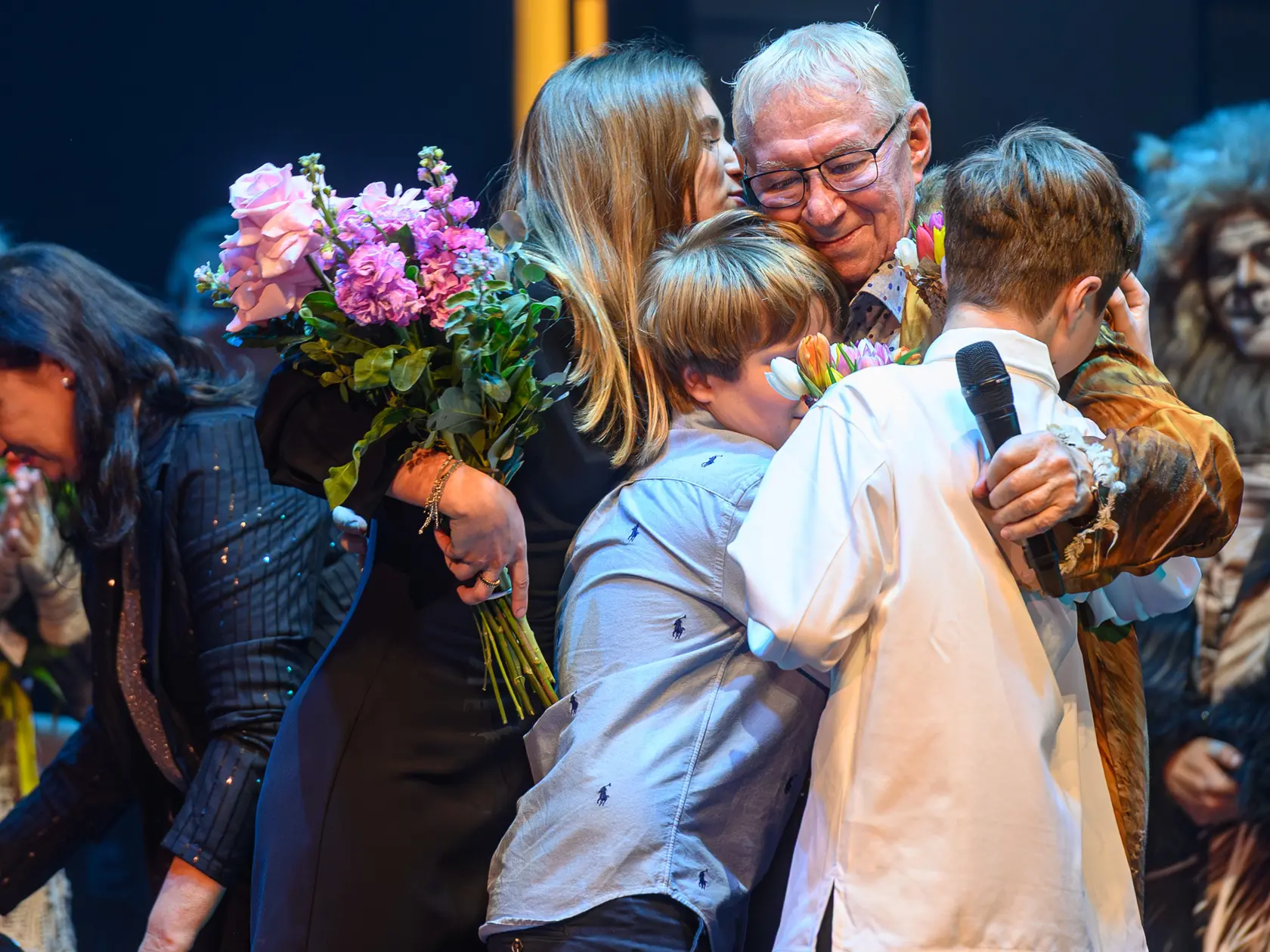 Legendárny Karol Čálik pred pár dňami oslávil 80. narodeniny a zároveň pokrstil knižku. Takto to na oslave vyzeralo...