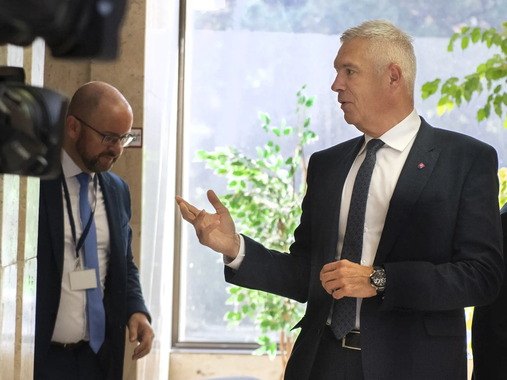 Na snímke minister zahraničných vecí a európskych záležitostí SR v demisii Ivan Korčok (nominant SaS) počas príchodu na 101. zasadnutie vlády SR 7. septembra 2022 v Bratislave.