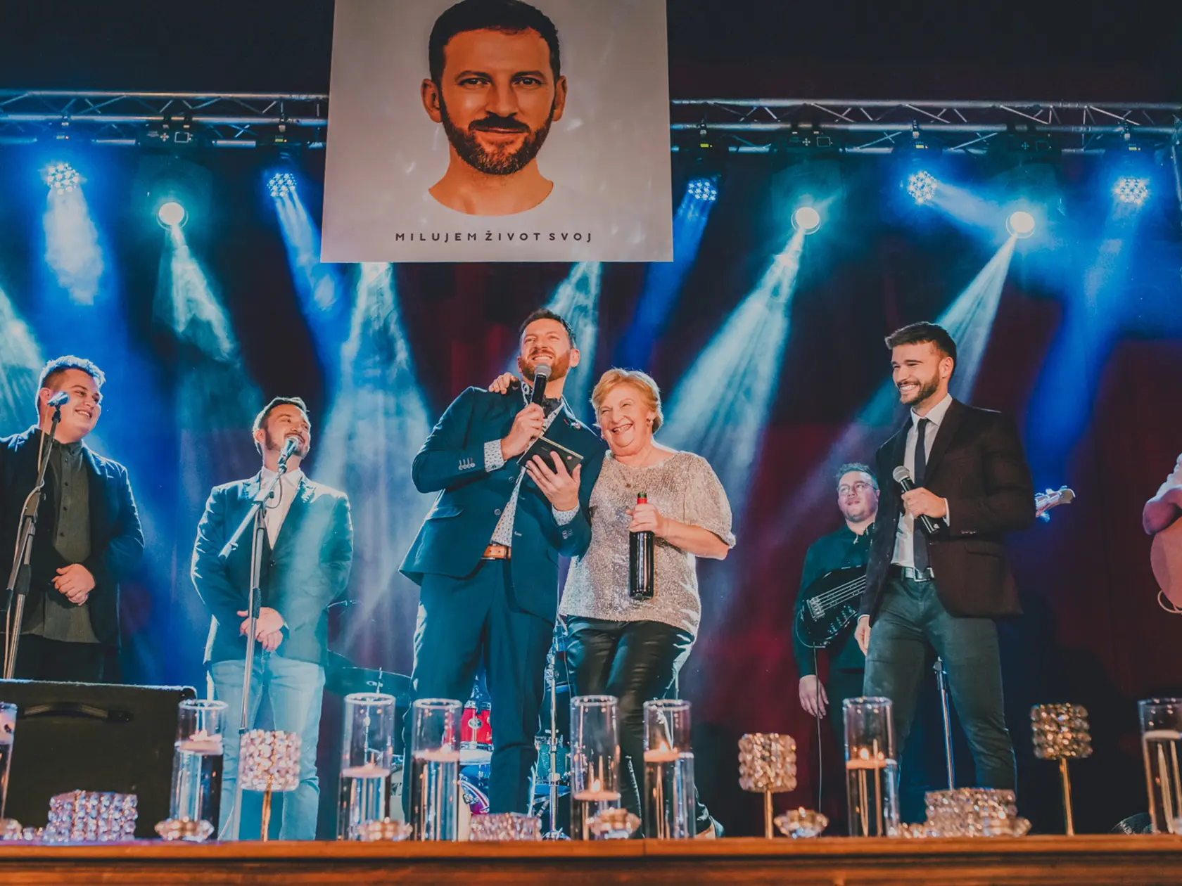 Pódia sa nebála. V roku 2020 pokrstila pani Štefánia Mirov album.