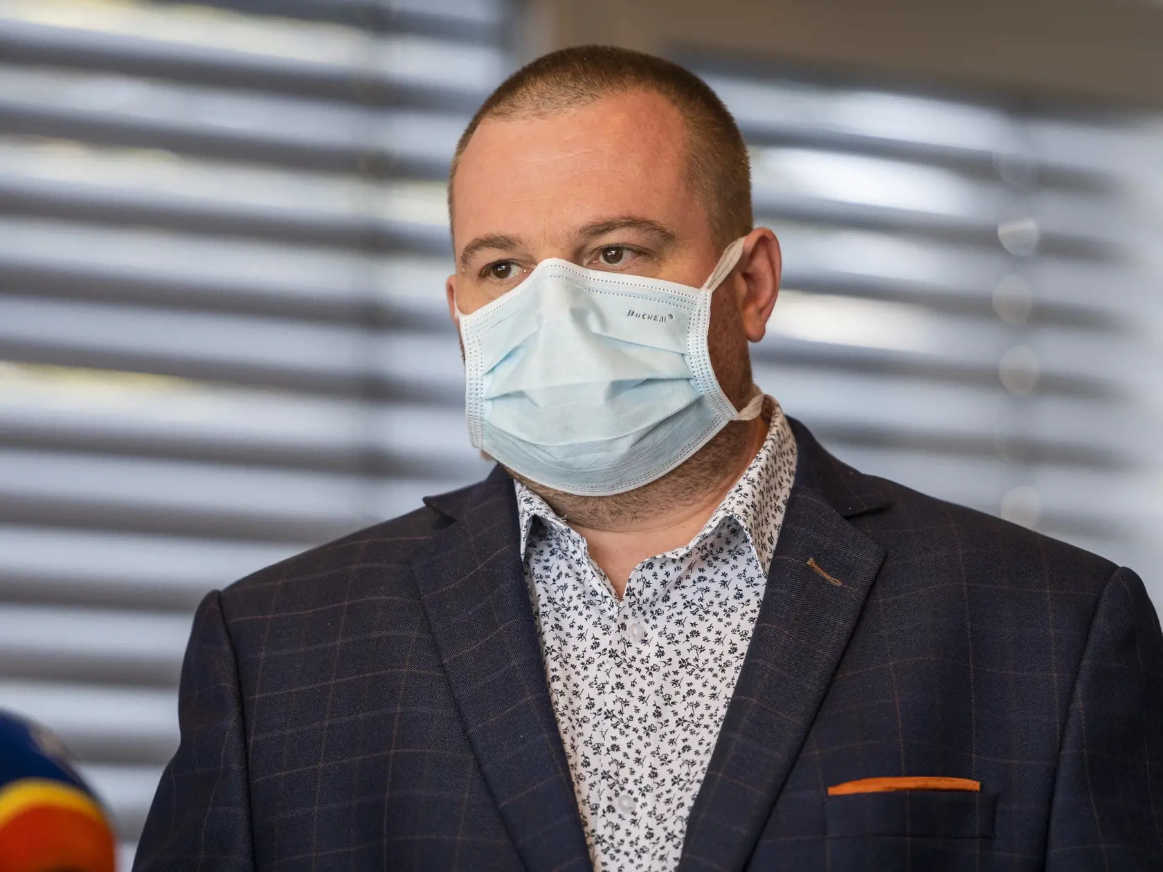 Riaditeľ laboratórnej divízie Medirex Jozef Gavlas počas brífingu k začiatku testovania na nový koronavírus v laboratóriách Medirexu v Bratislave 16. marca 2020. FOTO TASR - Jaroslav Novák
