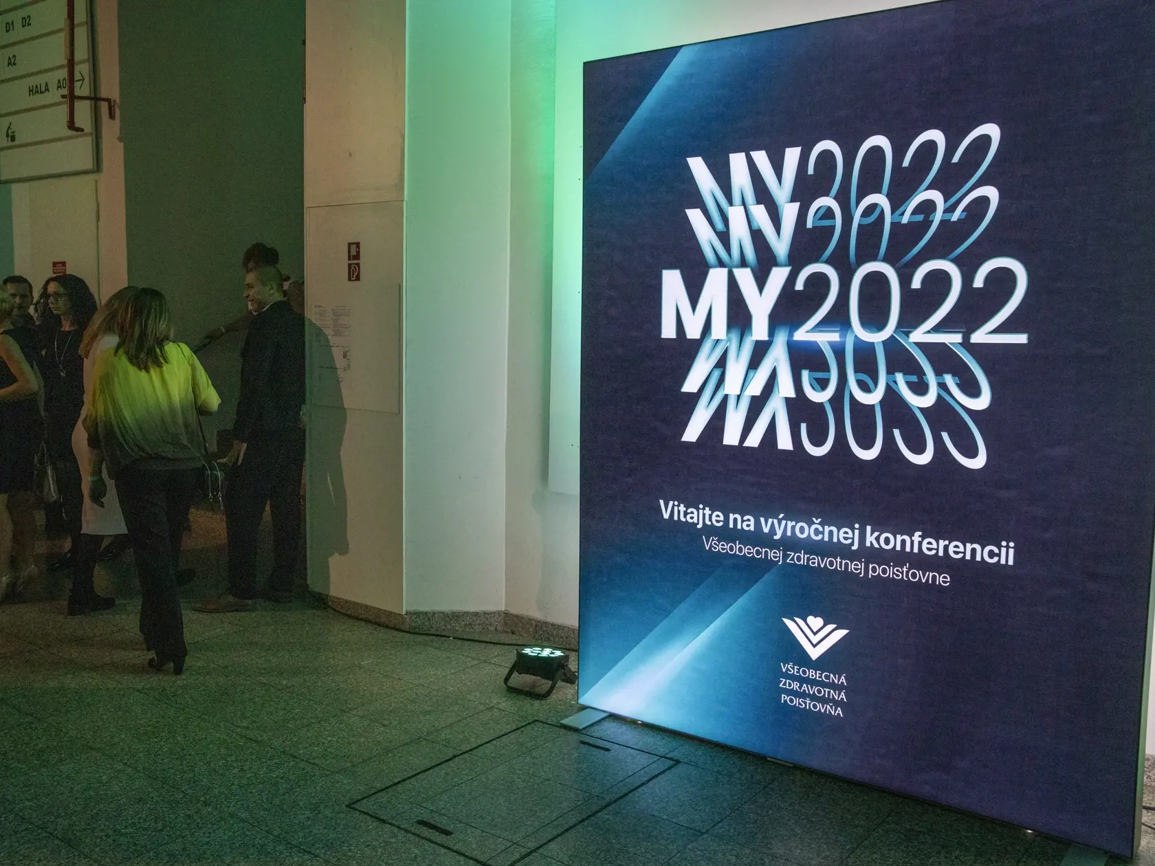 Minulý rok musela štátna poisťovňa vysvetľovať výročnú konferenciu. Napriek tomu, že je hlboko zadlžená, pripravila konferenciu. Išlo však o akýsi večierok pre zamestnancov.