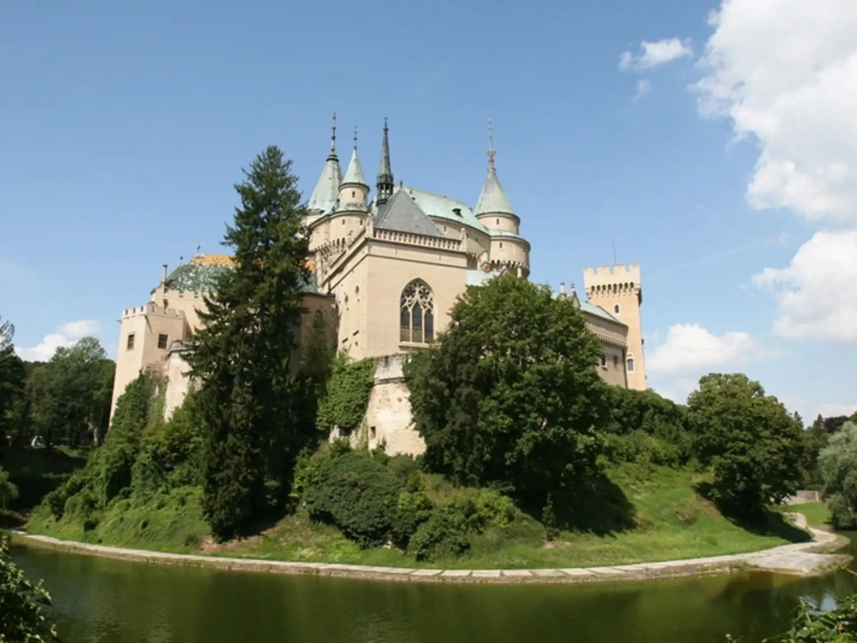 Bojnický zámok: Súčasť  bývalého majetku Baťovcov.