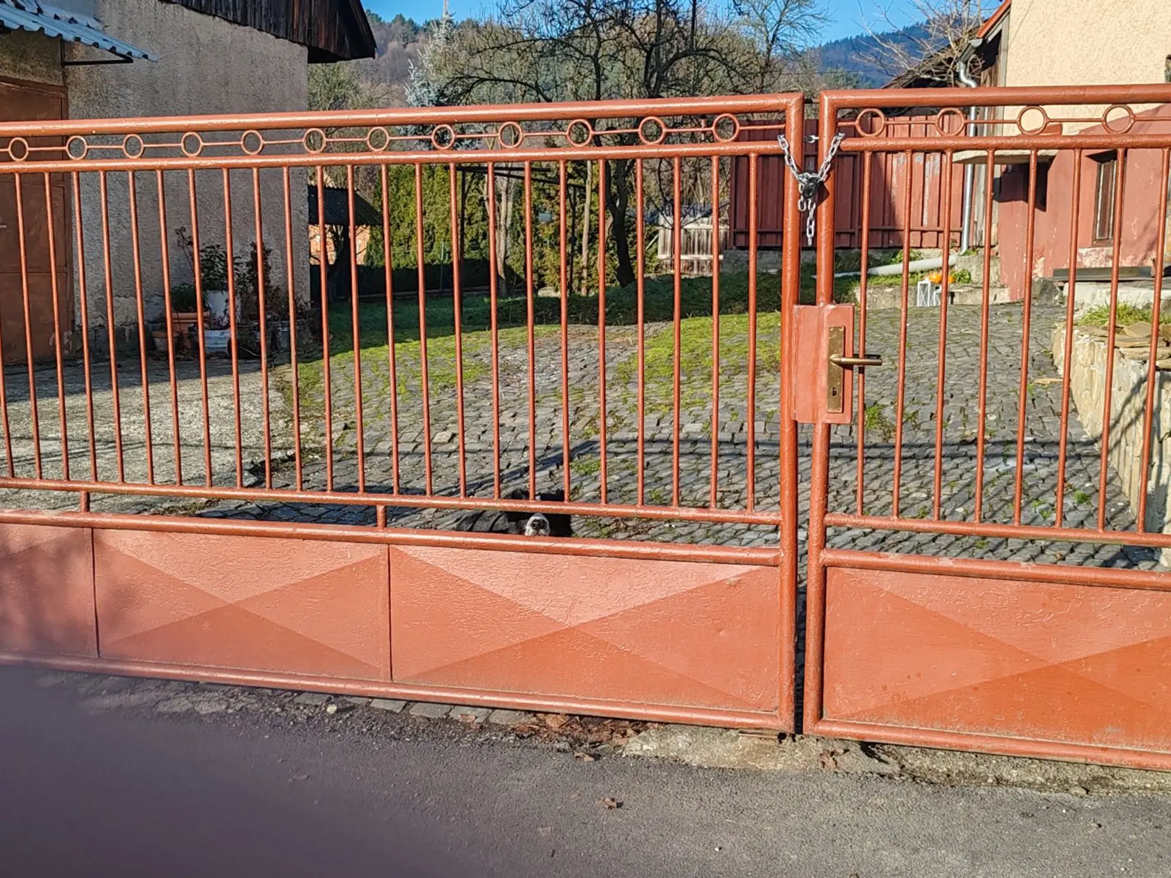Pred pár dňami zostala matka dvoch školopovinných detí doslova na ulici.