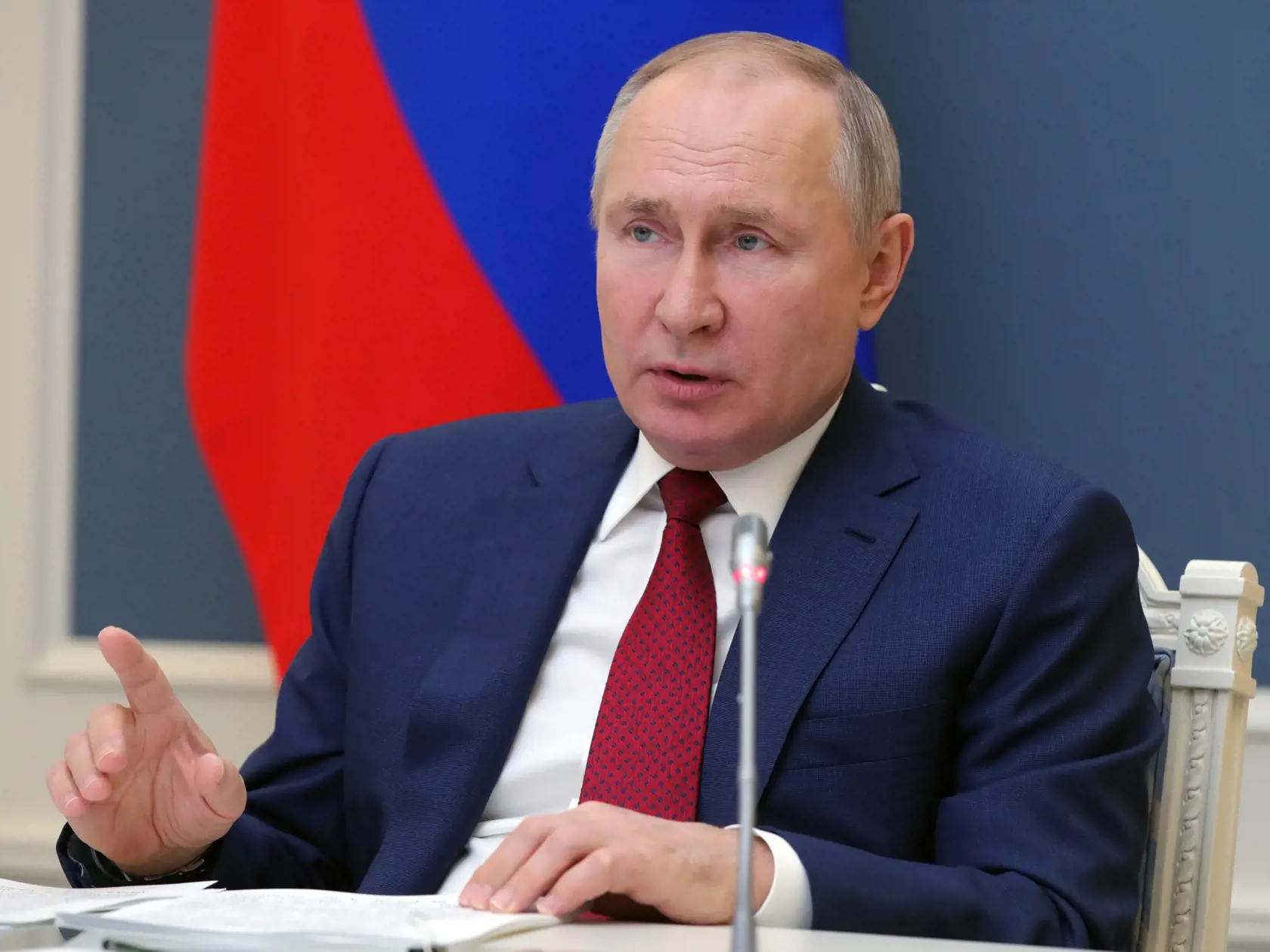 EBE 3 Moskva - Ruský prezident Vladimir Putin počas diskusie na virtuálnom Svetovom ekonomickom fóre v Davose 27. januára 2021. FOTO TAR/AP
Russian President Vladimir Putin speaks to participants of the the World Economic Forum via a video link in Moscow, Russia, Wednesday, Jan. 27, 2021. Putin warned of rising global tensions and growing risks of new conflicts and called for broader international cooperation to tackle new challenges. (Mikhail Klimentyev, Sputnik, Kremlin Pool Photo via AP)