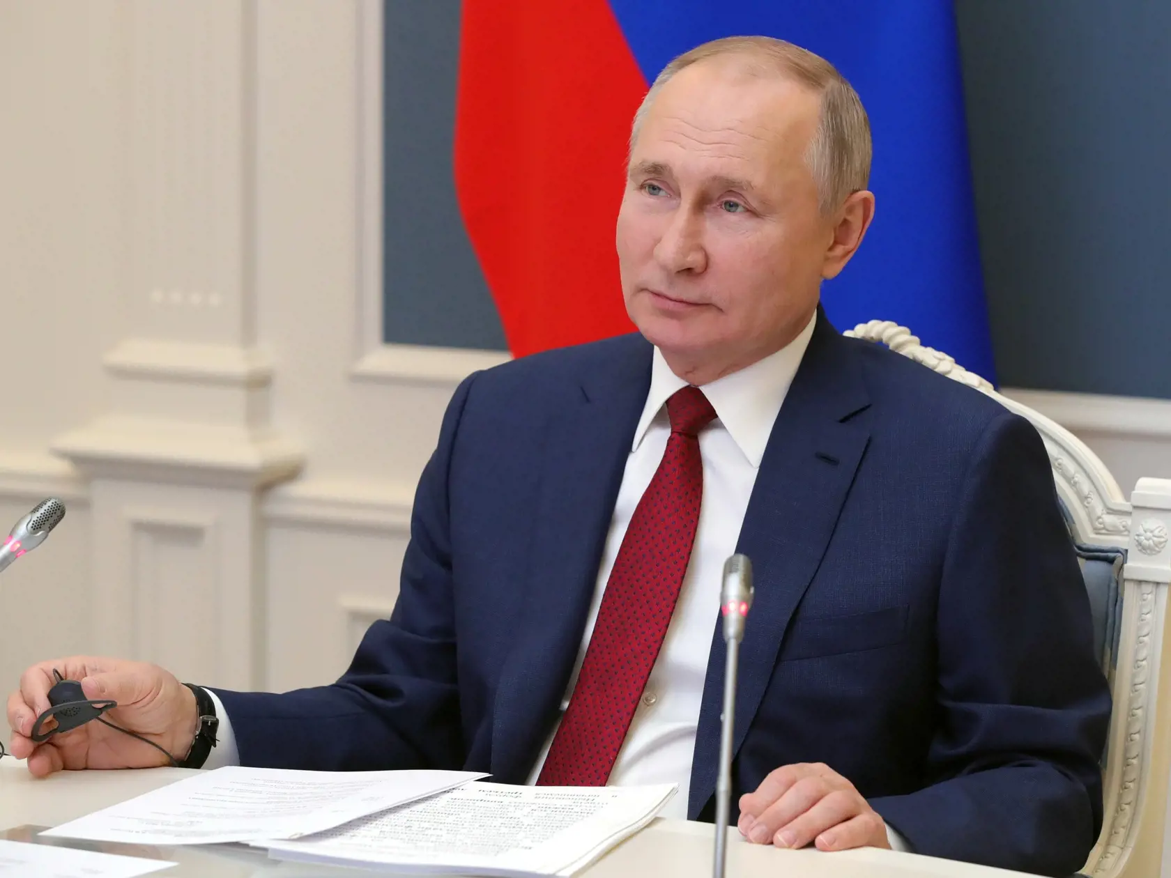 EBE 2 Moskva - Ruský prezident Vladimir Putin počas diskusie na virtuálnom Svetovom ekonomickom fóre v Davose 27. januára 2021. FOTO TAR/AP
Russian President Vladimir Putin speaks to participants of the the World Economic Forum via a video link in Moscow, Russia, Wednesday, Jan. 27, 2021. Putin warned of rising global tensions and growing risks of new conflicts and called for broader international cooperation to tackle new challenges. (Mikhail Klimentyev, Sputnik, Kremlin Pool Photo via AP)