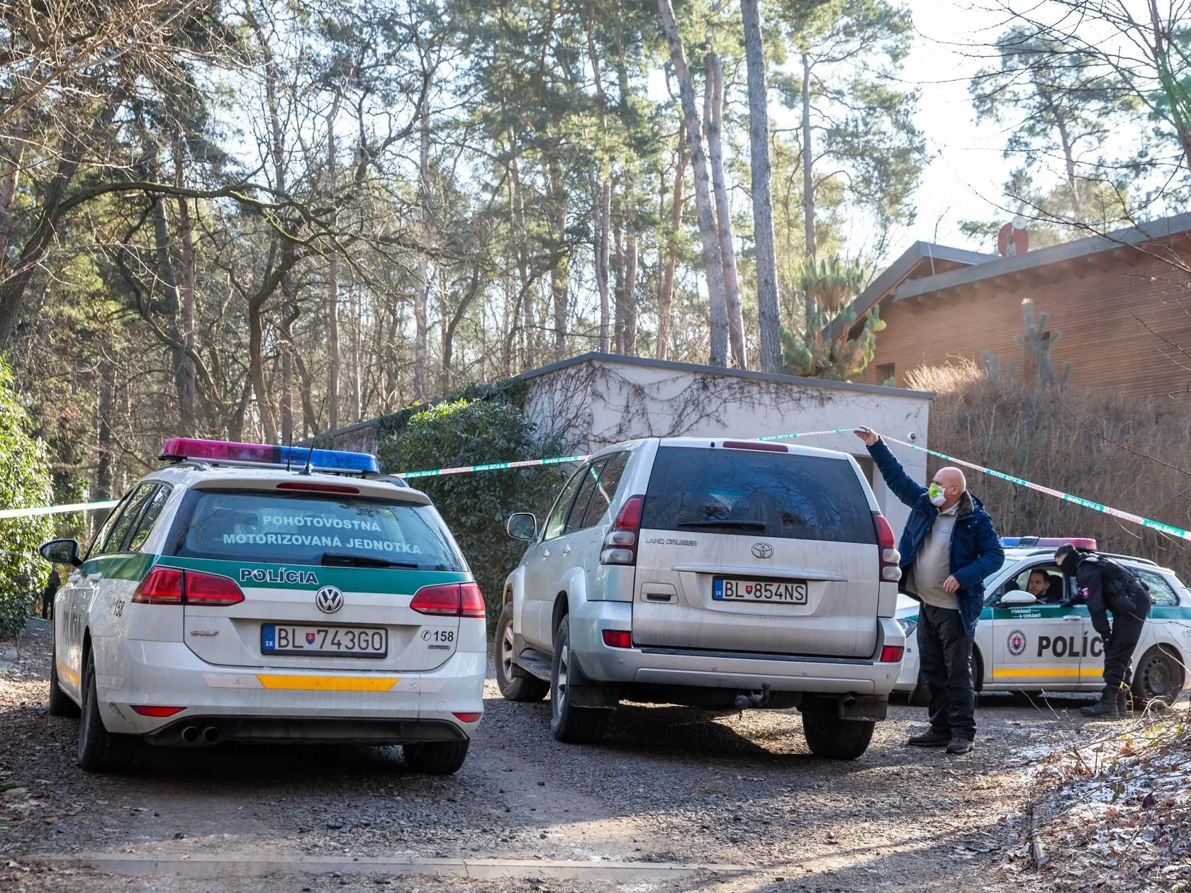 Polícia sa v dome, kde sa zastrelil František Böhm, zdržala takmer pol dňa.
