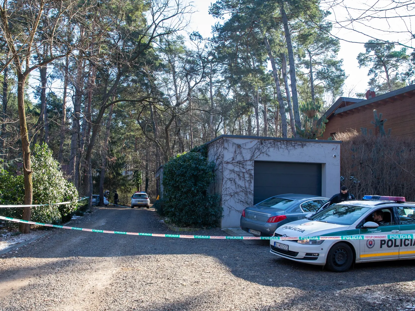 Polícia sa v dome, kde sa zastrelil František Böhm, zdržala takmer pol dňa.