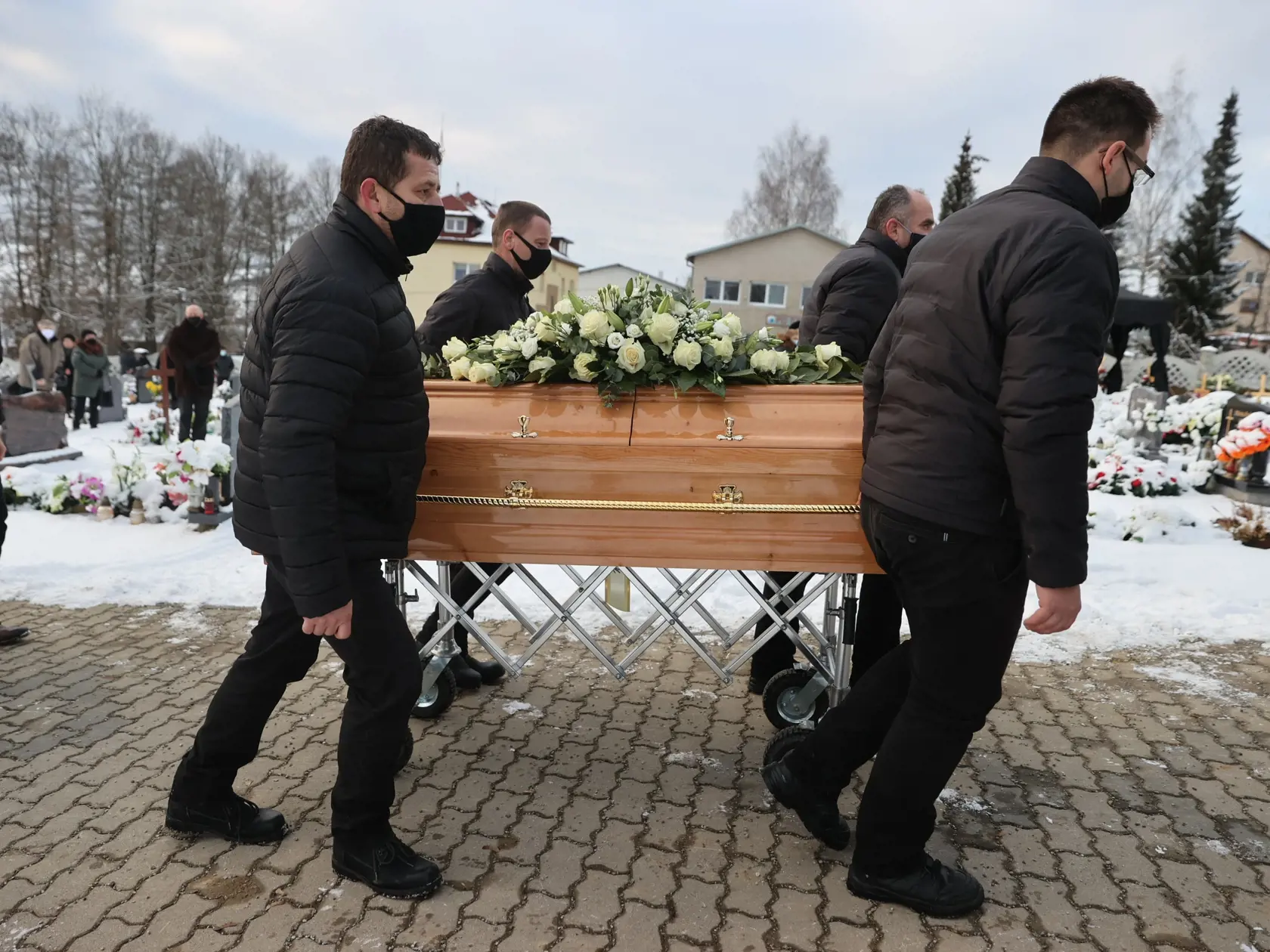Posledná rozlúčka s Milanom Lučanským. Zomrel v kolúznej väzbe, kde sa obesil.
