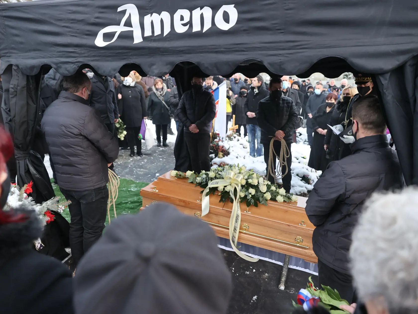Posledná rozlúčka s Milanom Lučanským. Zomrel v kolúznej väzbe, kde sa obesil.