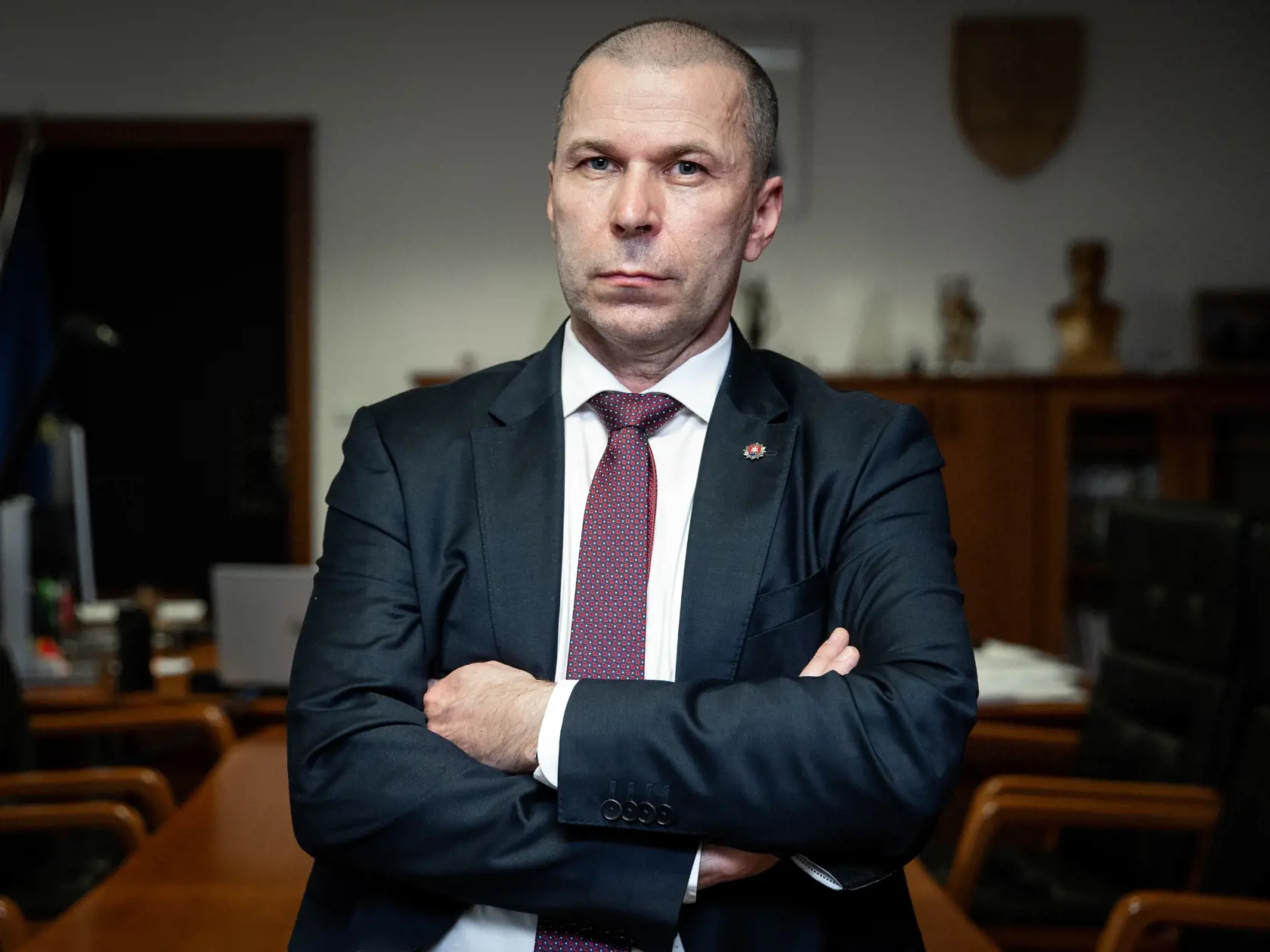 "Nariadil som v danej veci prezidiálnu kontrolu. Okrem toho už vec preveruje Úrad inšpekčnej služby (ÚIS), nebudem sa preto bližšie vyjadrovať, pokým nebude vyšetrovanie ukončené. Keď bude záver, že došlo k pochybeniu zo strany vyšetrovateľa, potom rozhodne jeho nadriadený o ďalšom postupe," uviedol vo svojom stanovisku Kovařík.