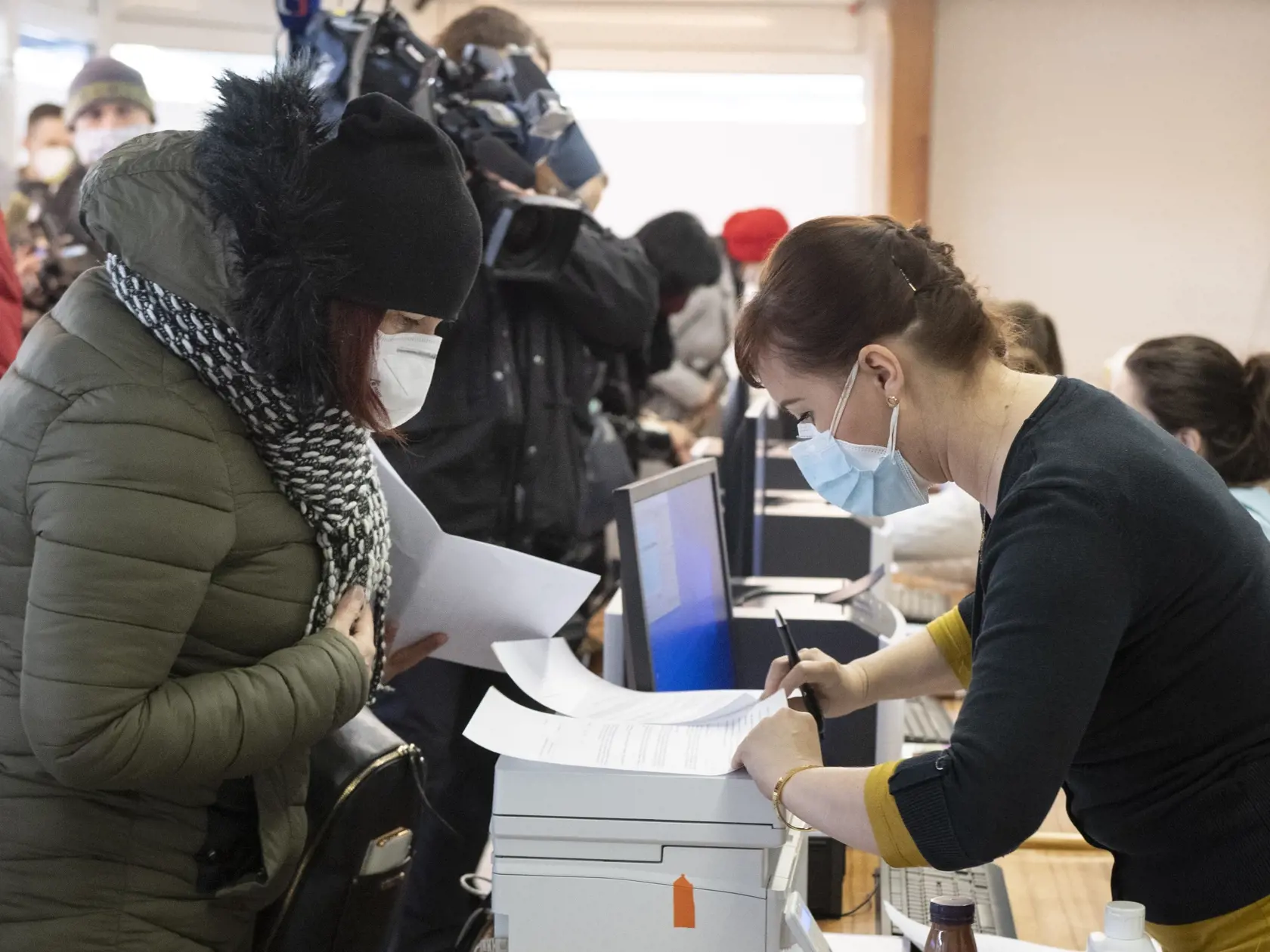 Na snímke registrácia učiteľov na očkovanie proti ochoreniu COVID-19 v nemocničnej časti UNB Ružinov v Bratislave v sobotu 13. februára 2021. FOTO TASR - Pavel Neubauer