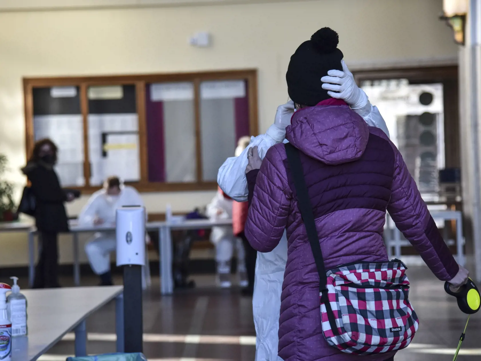 Na snímke antigénové testovanie v odbernom mieste v budove Fakulty architektúry a dizajnu Slovenskej technickej univerzity (STU) v Bratislave 30. januára 2021. FOTO TASR - Pavol Zachar