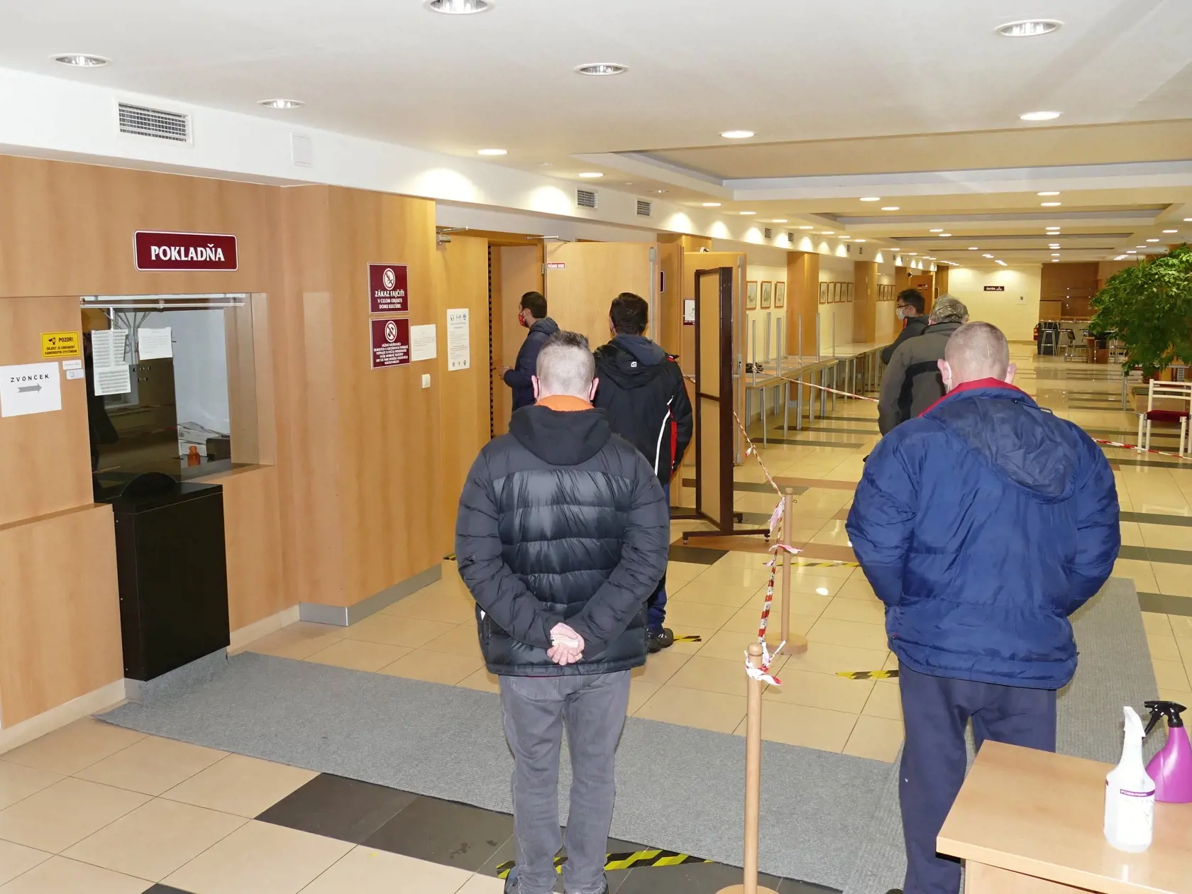 Na snímke odberné miesto na testovanie na prítomnosť ochorenia COVID 19 v Dome kultúry v Bytči 30. januára 2021. FOTO TASR - Erika Ďurčová