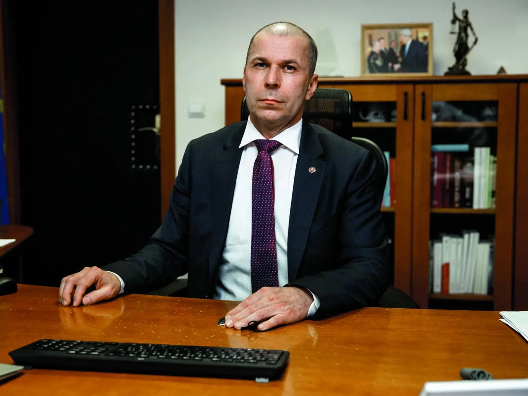Po tom, čo sa Peter Kovařík stal obvineným, z funkcie prezidenta Policajného zboru odstúpil.