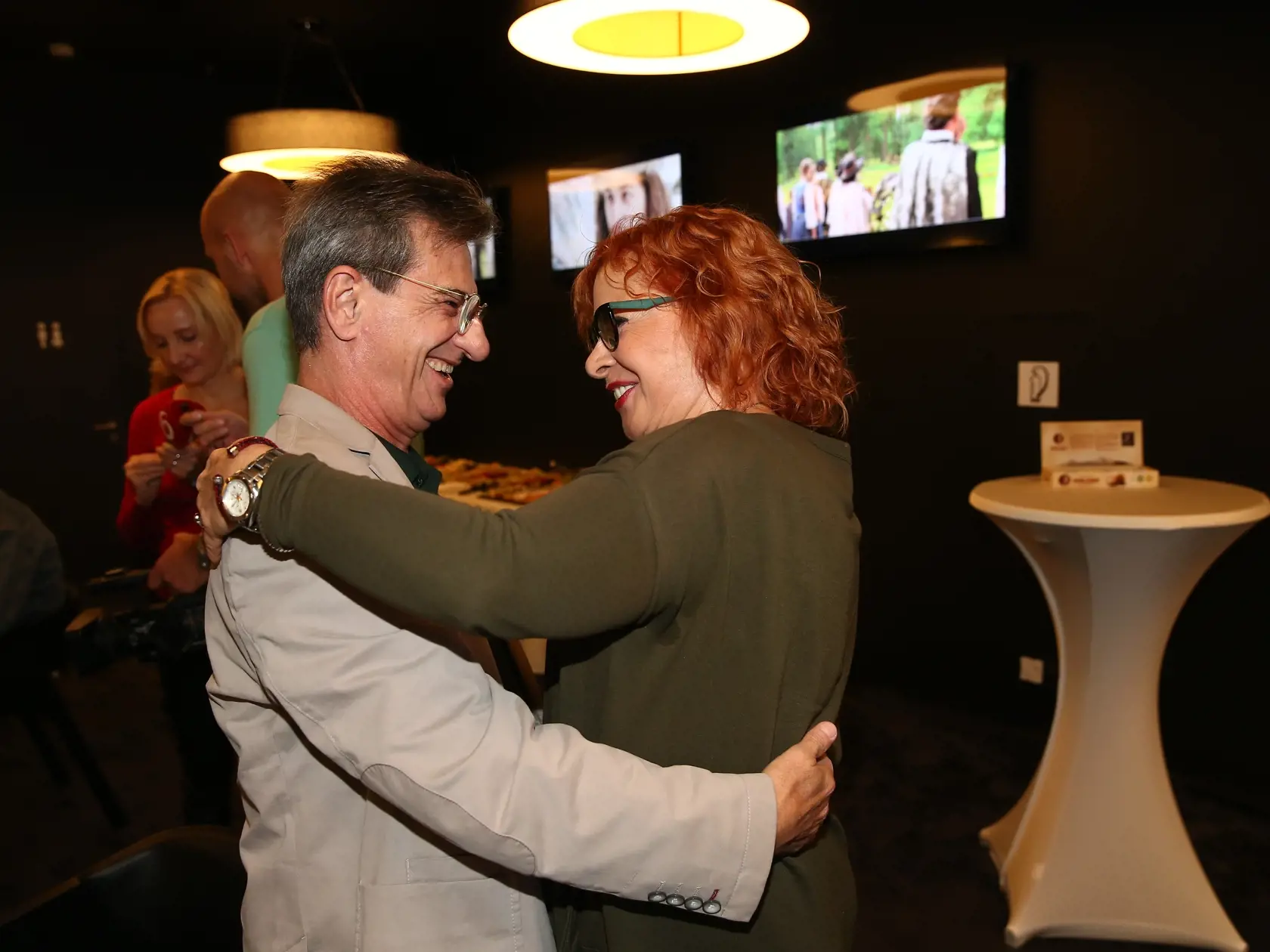 Premiéra Česko-Slovenskej rozprávky "Keď draka bolí hlava" v jednom z bratislavských kinosál za účasti hercov. Na snímke Miroslav Noga a Kamila Magálová.
