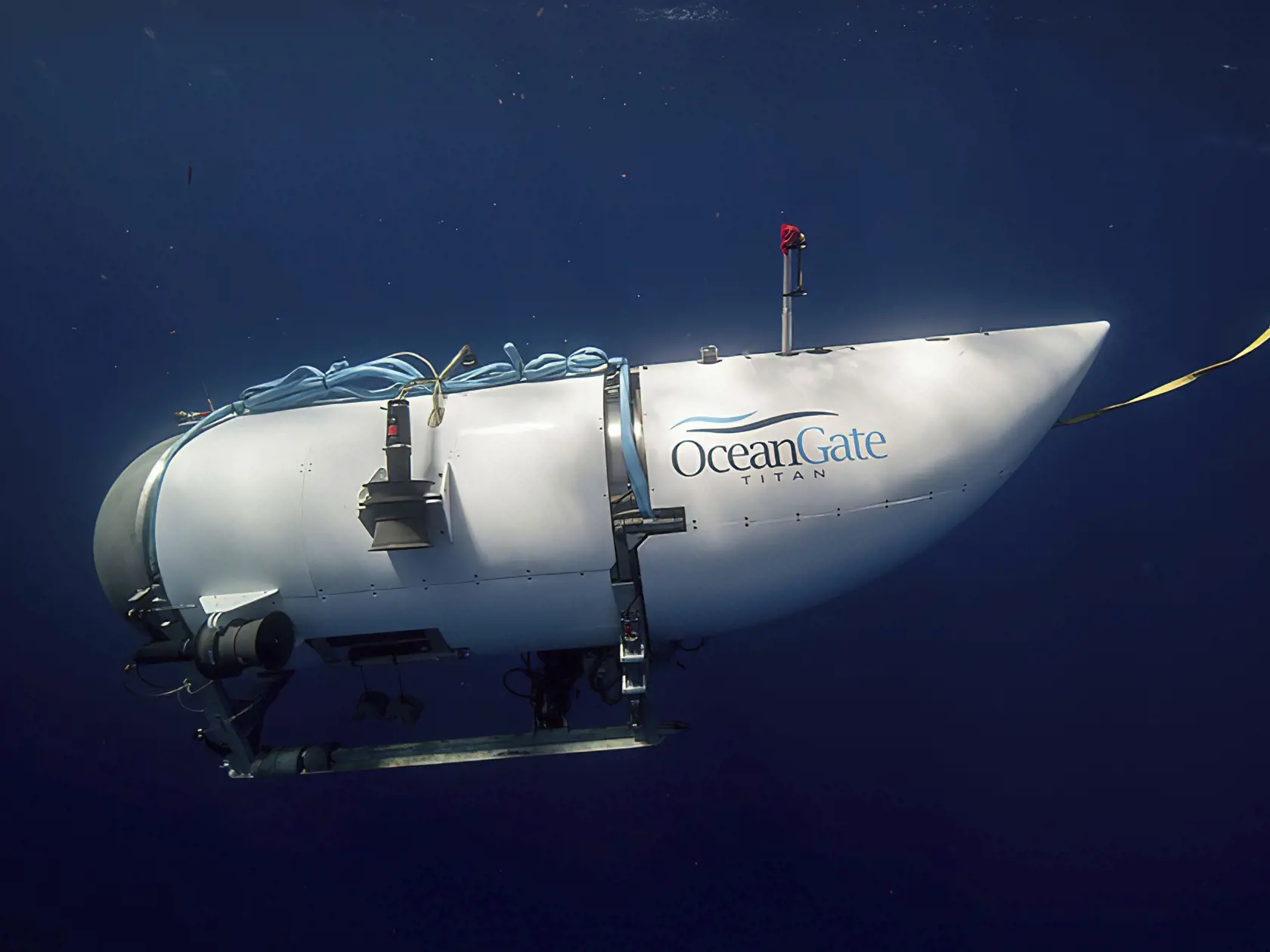 KK17 - Na snímke vydanej spoločnosťou OceanGate Expeditions malá ponorka Titan, ktorá sa používa na expedíciu k vraku Titanicu. Záchranári pátrajúci pomocou sonaru po nezvestnej ponorke Titan s piatimi ľuďmi na palube zaznamenali v severnom Atlantiku v oblasti, kde plavidlo pred dvoma dňami zmizlo, pod vodou zvuky. Výletná ponorka Titan sa stratila v nedeľu 18. júna počas plavby k vraku parníka Titanic. Ten sa nachádza v hĺbke okolo štyroch kilometrov vo vzdialenosti približne 640 kilometrov od 
