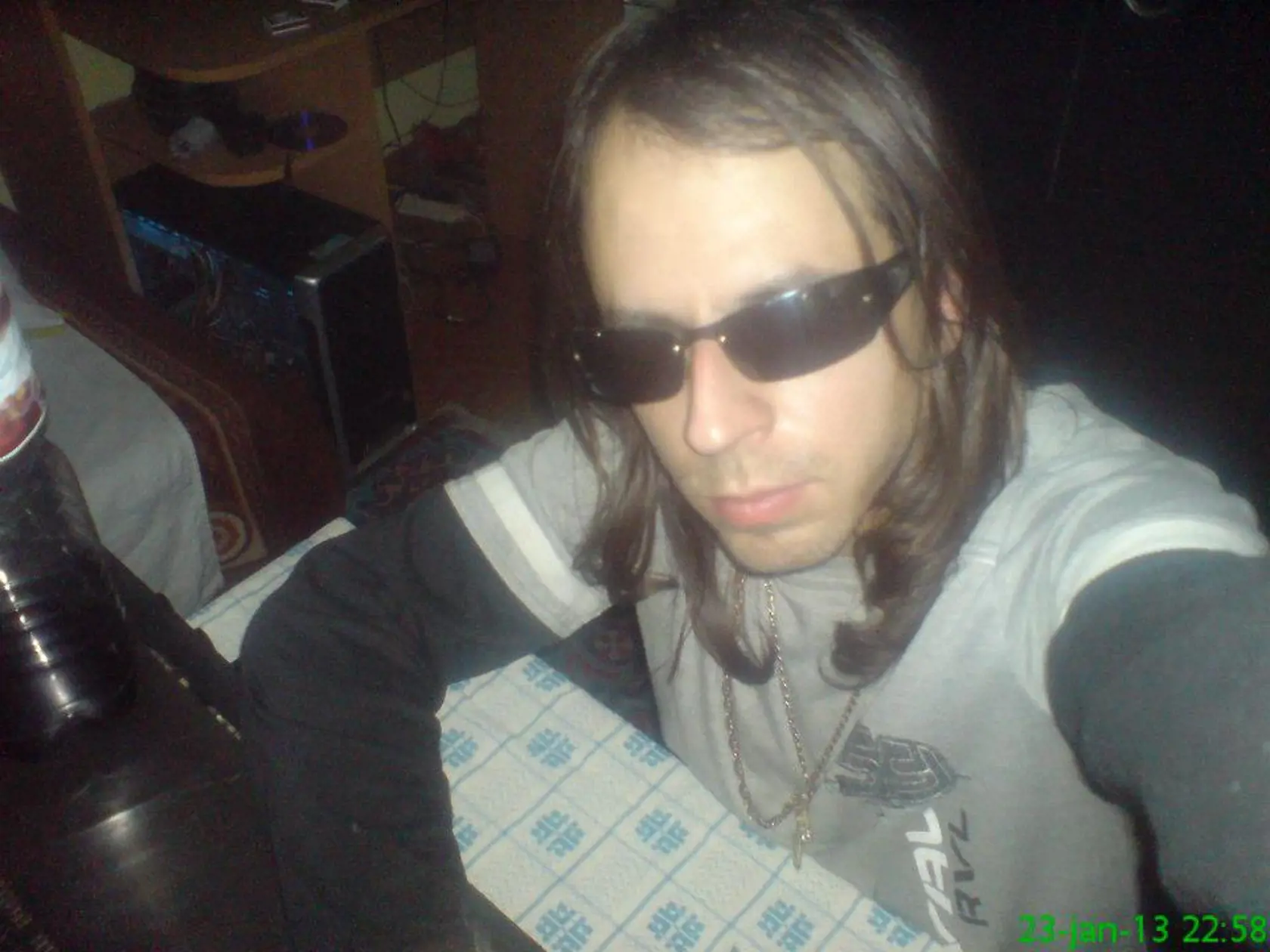 Andrej s dlhými vlasmi, ktoré sú dnes už minulosťou.