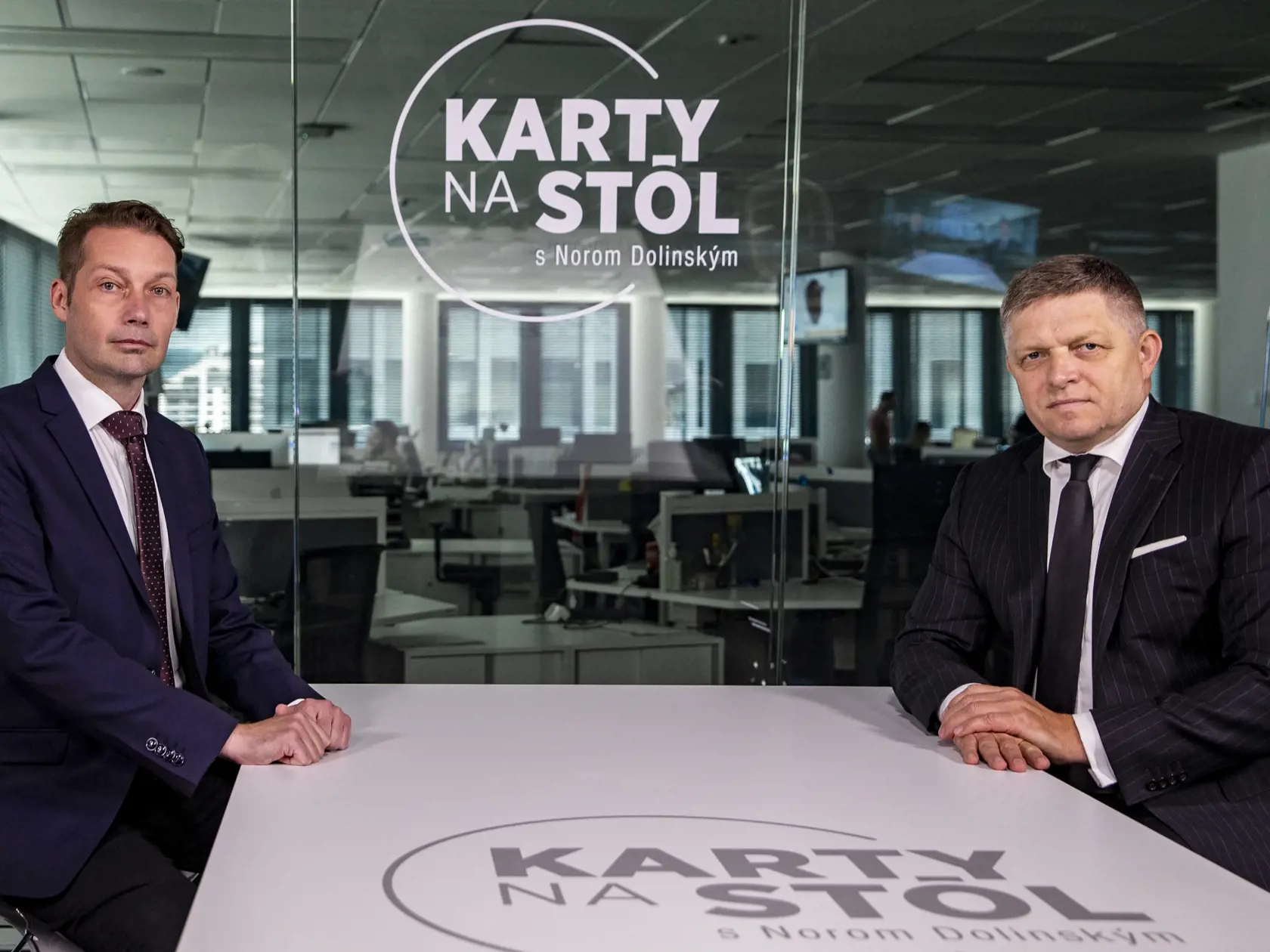 Diskusná relácia "Karty na stôl", ktorej hosťom bol Robert Fico. 