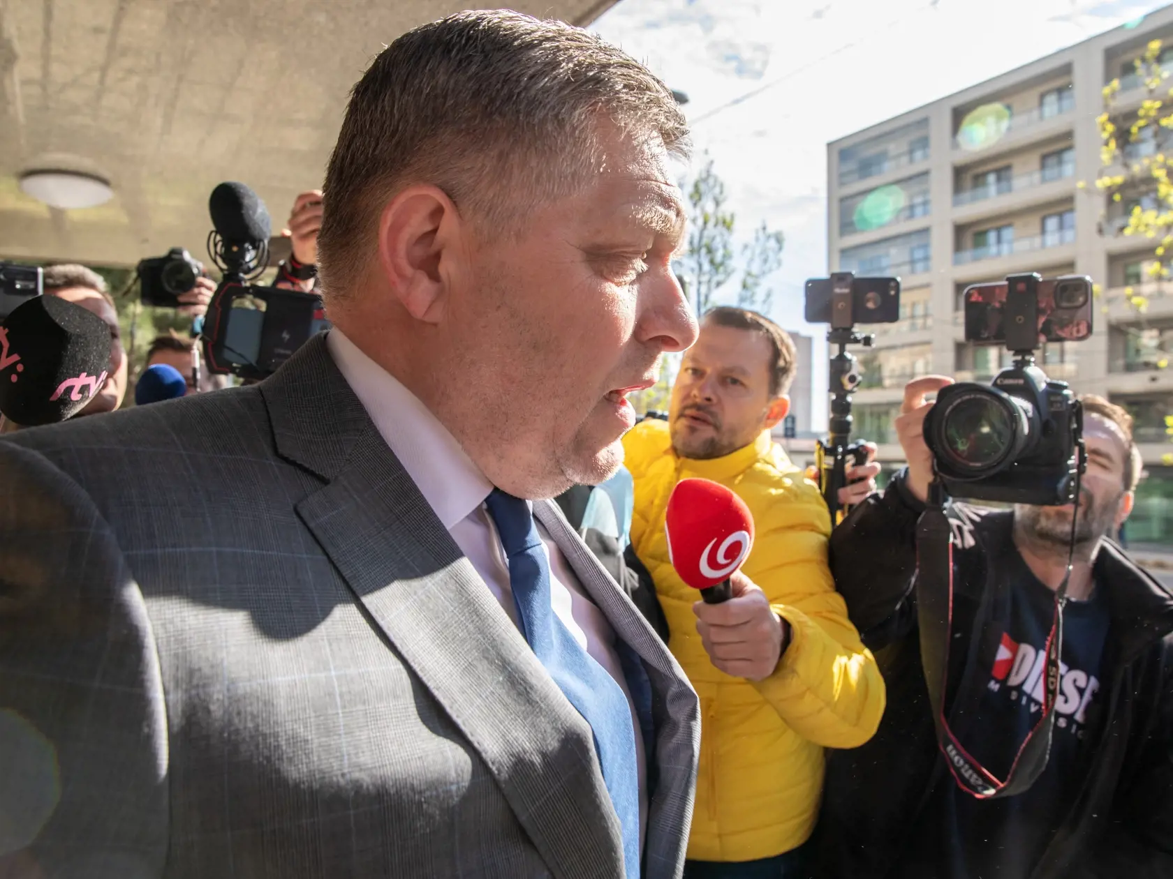 Na snímke je Robert Fico ktorý prišiel vypovedať na policajné prezídium v prípade Súmrak.
