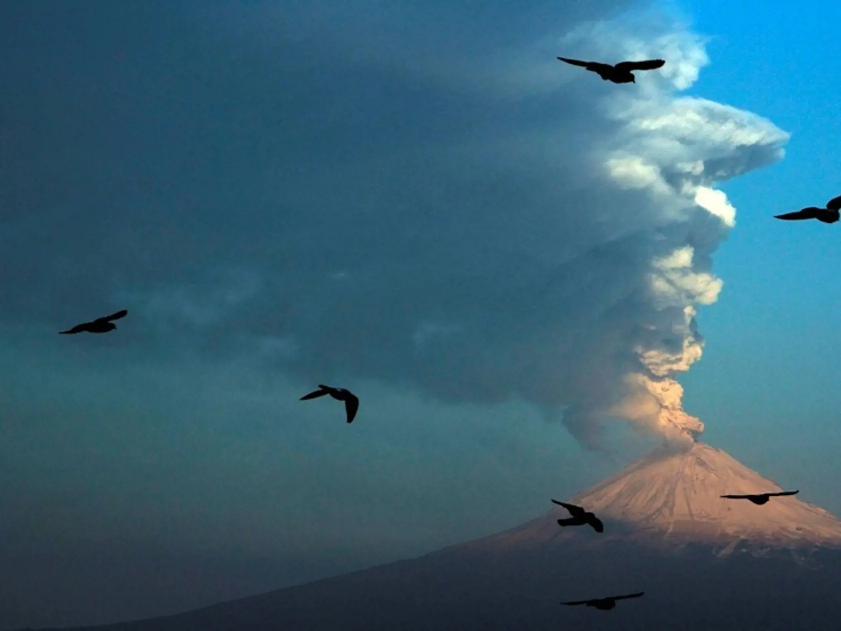 Živelná pohroma sopka Popocatepetl.