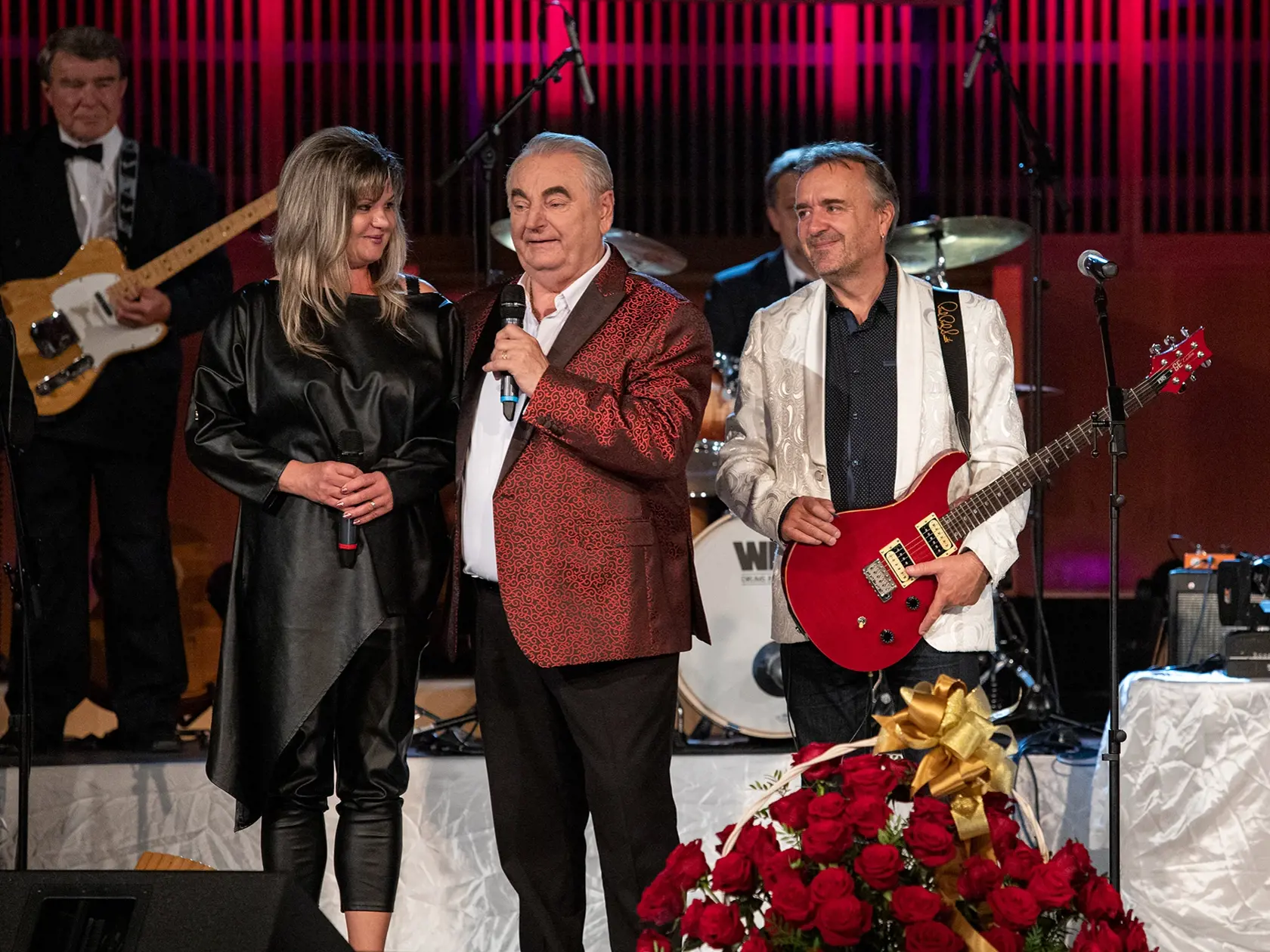 Manželia Silvia a Peter Klimentovci s Petrom Stašákom.