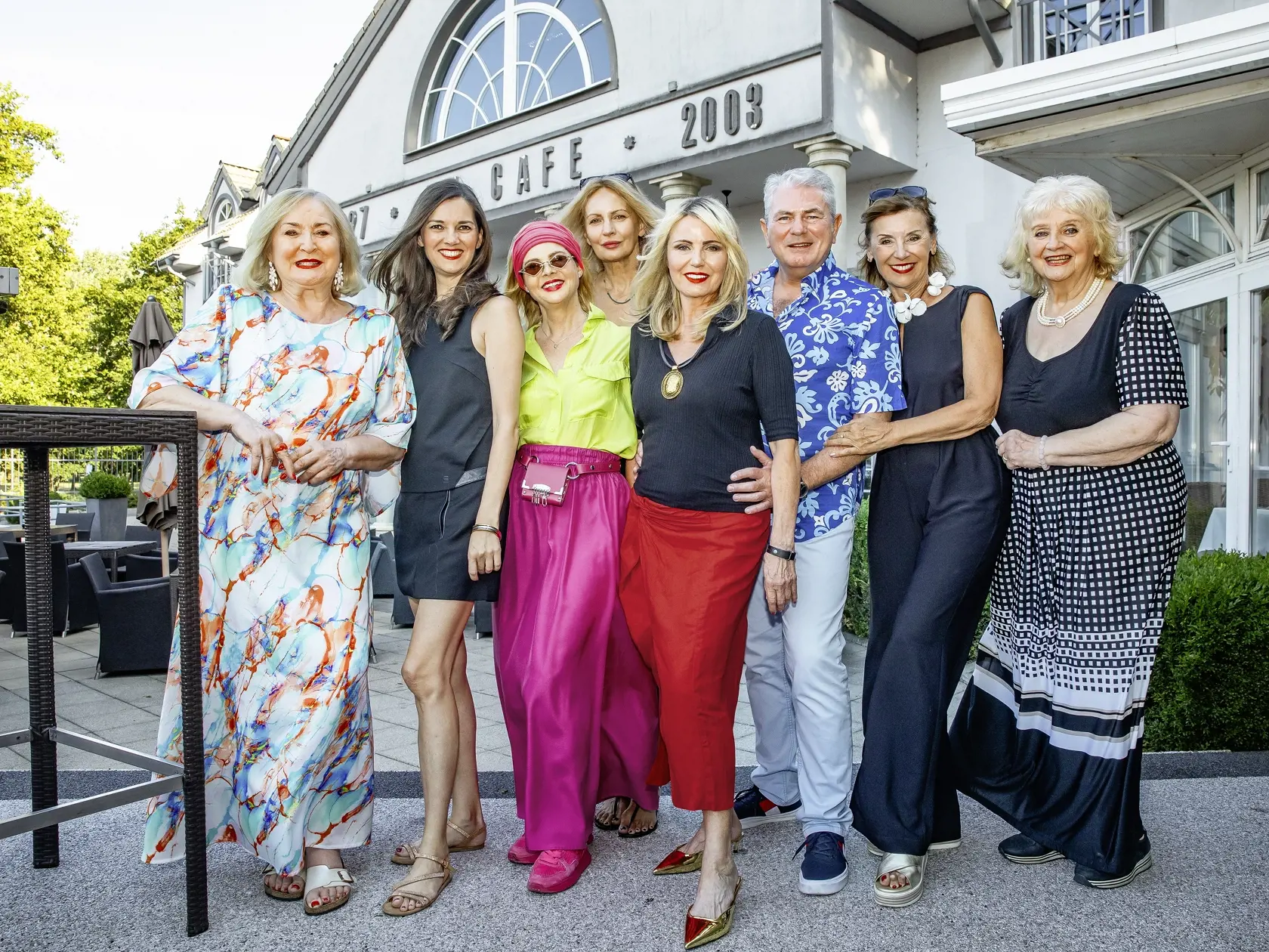Skvelá partia: Ada Straková, Hana Rapantová, Soňa Müllerová, Renáta Špačková, Emma Tekelyová, Miloš Bubán, Alena Heribanová a Nora Beňačková