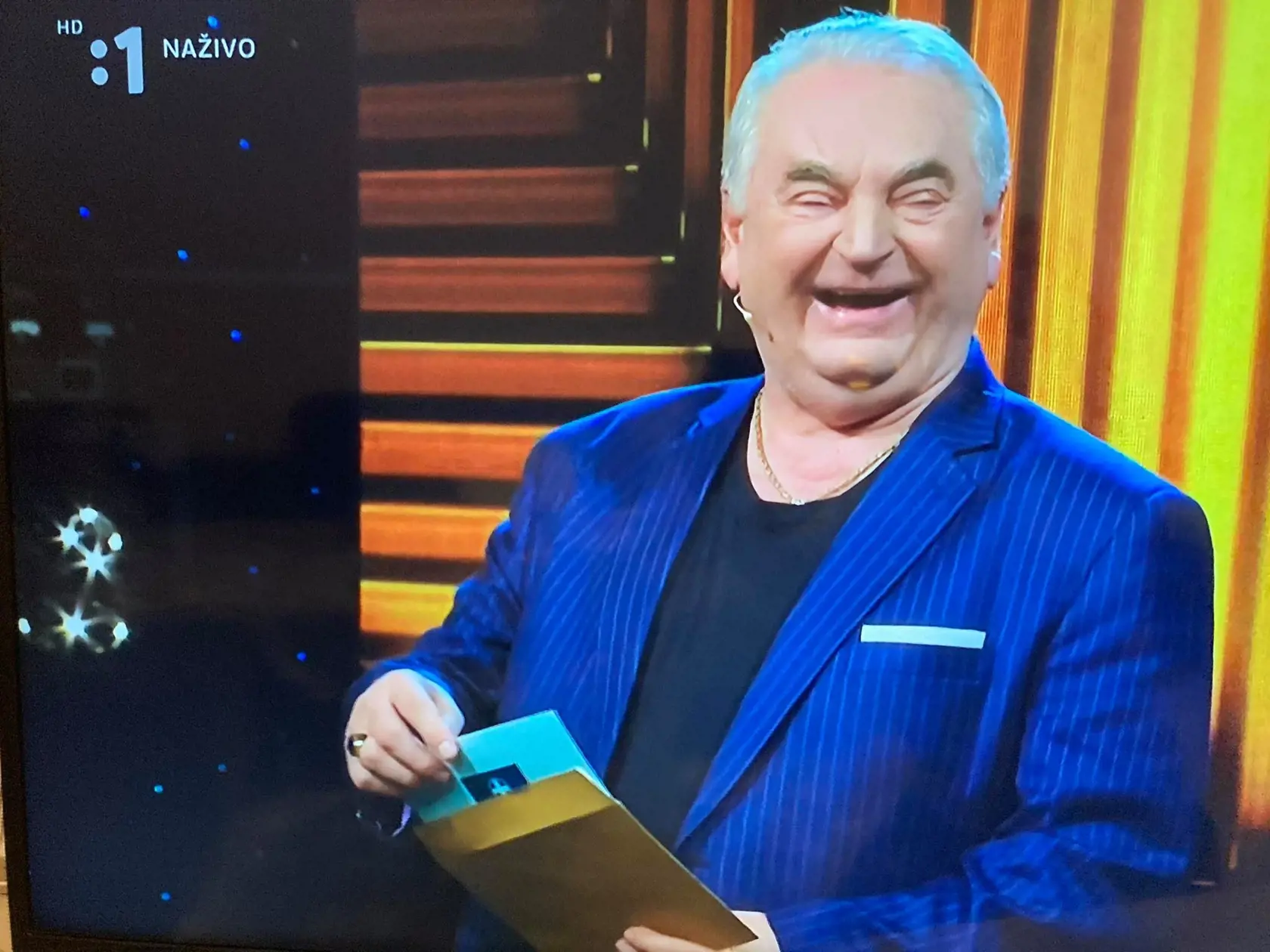 Petrovi Stašákovi táto farba vlasov svedčí.