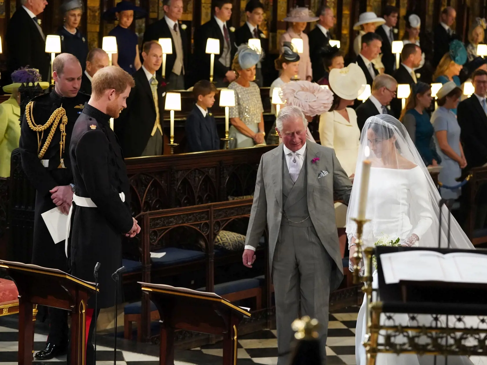 Princ Charles privieol Meghan Markle k oltáru