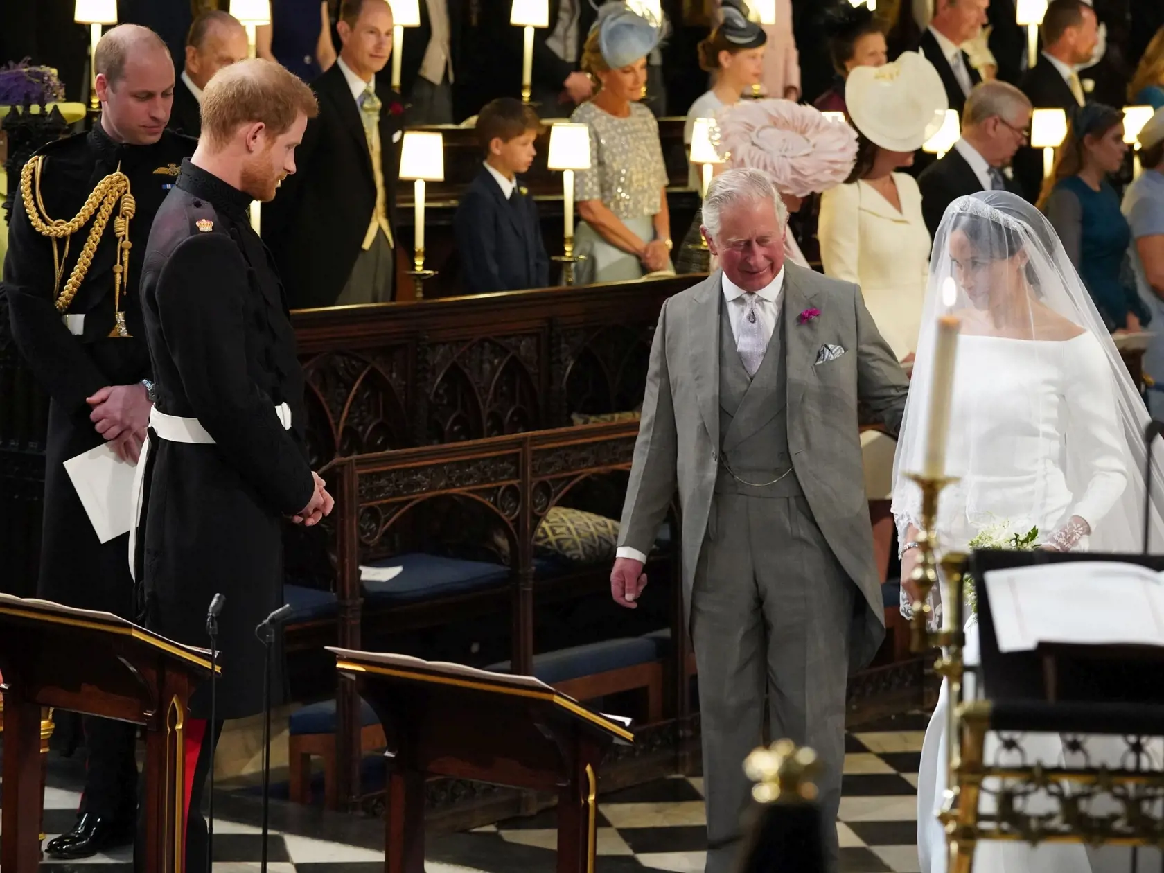 Princ Charles privieol Meghan Markle k oltáru