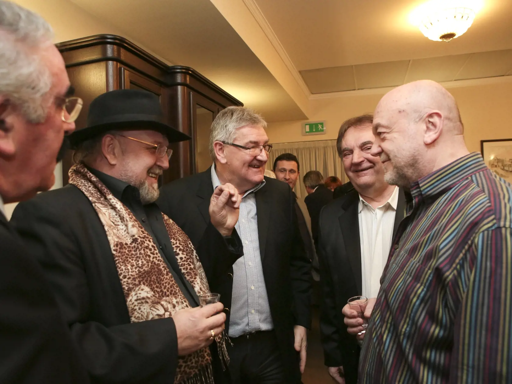 Hostia spolu s hostiteľom Petrom Stašákom na krste jeho CD.