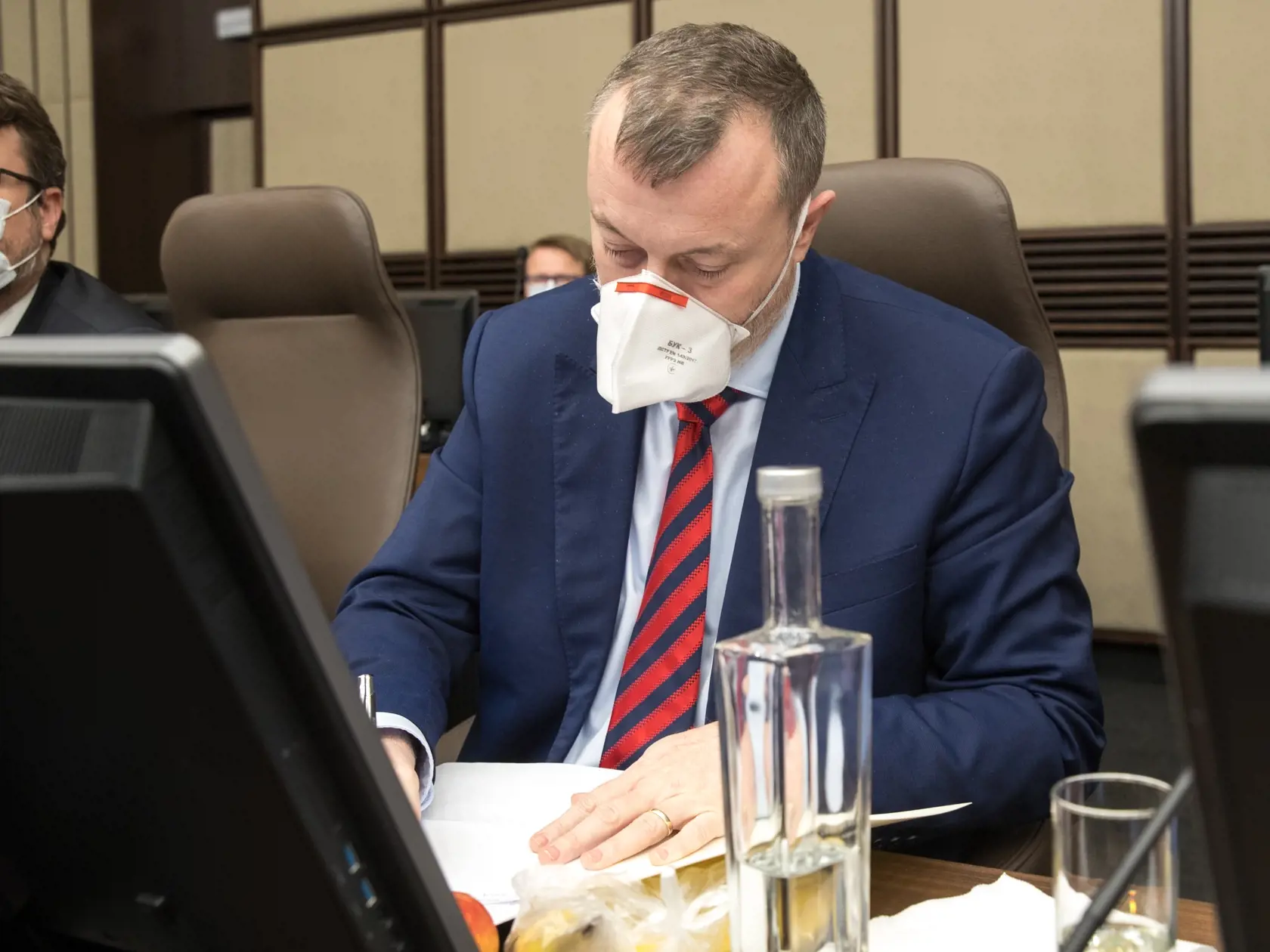 Spojené rokovanie vlády a krízového štábu v prípade pandémie Koronavírusu na Slovensku. Na snímke je minister práce, sociálnych vecí a rodiny Milan Krajniak.