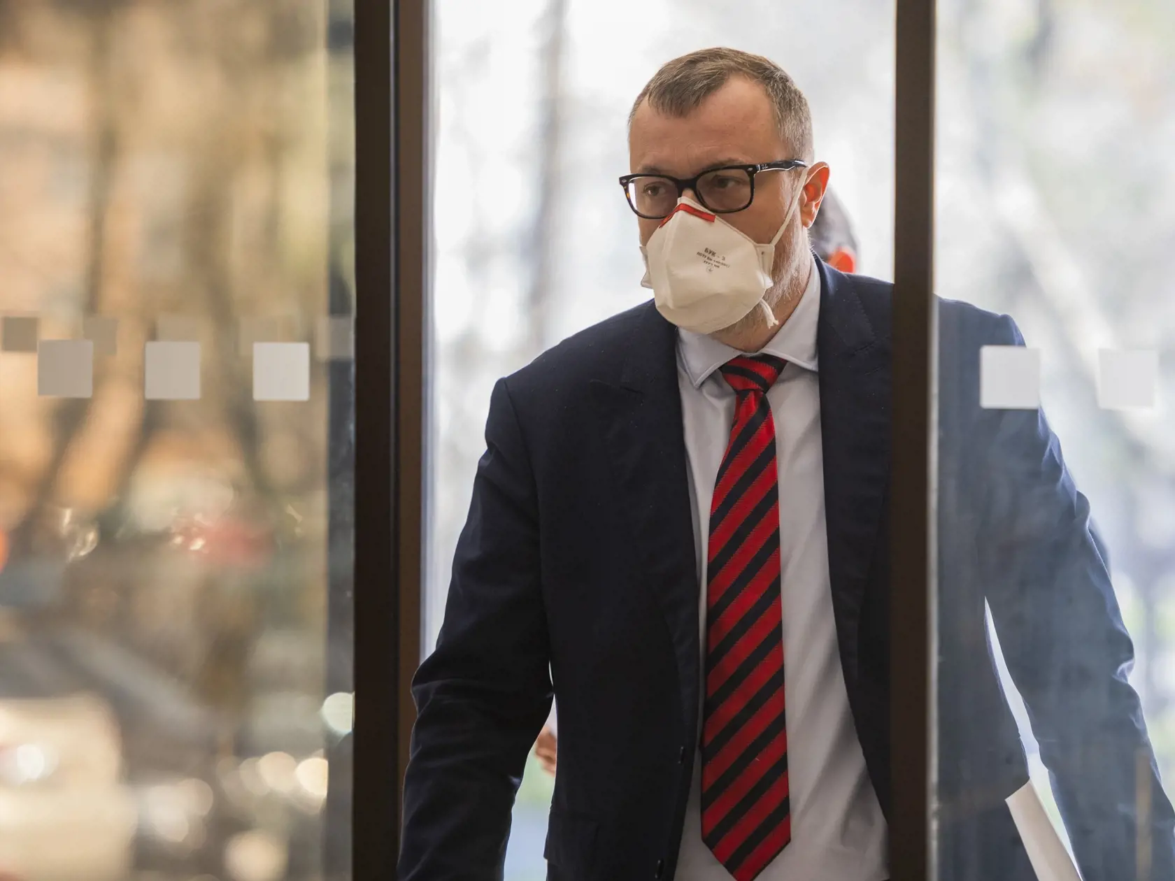 Na snímke minister práce, sociálnych vecí a rodiny SR Milan Krajniak (Sme rodina) prichádza na zasadnutie krízového štábu SR v Bratislave 23. marca 2020. FOTO TASR - Jaroslav Novák